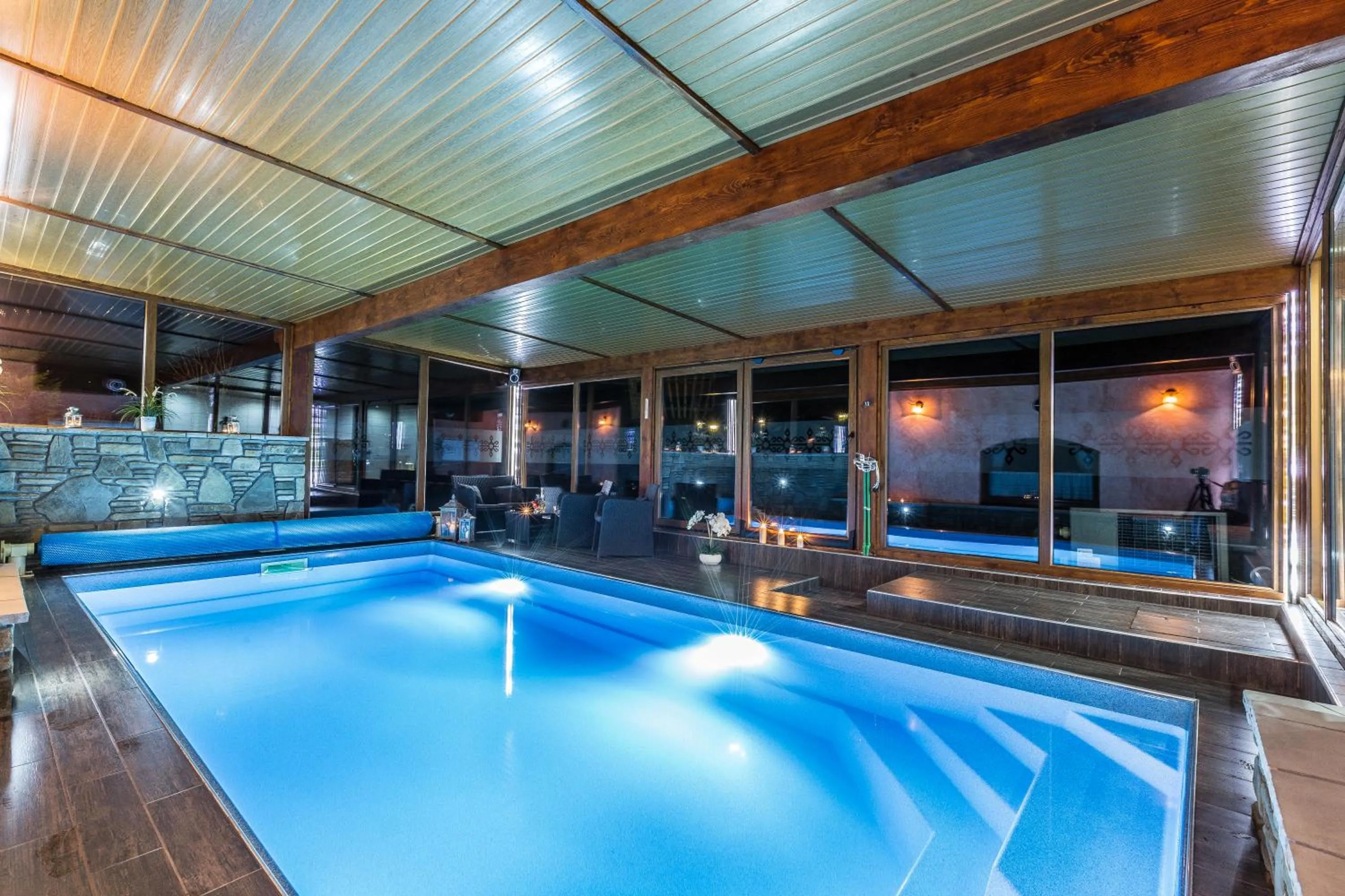 Swimming pool in Willa Serafin-basen, sauny i jacuzzi w Willa Baciarka dodatkowo płatne