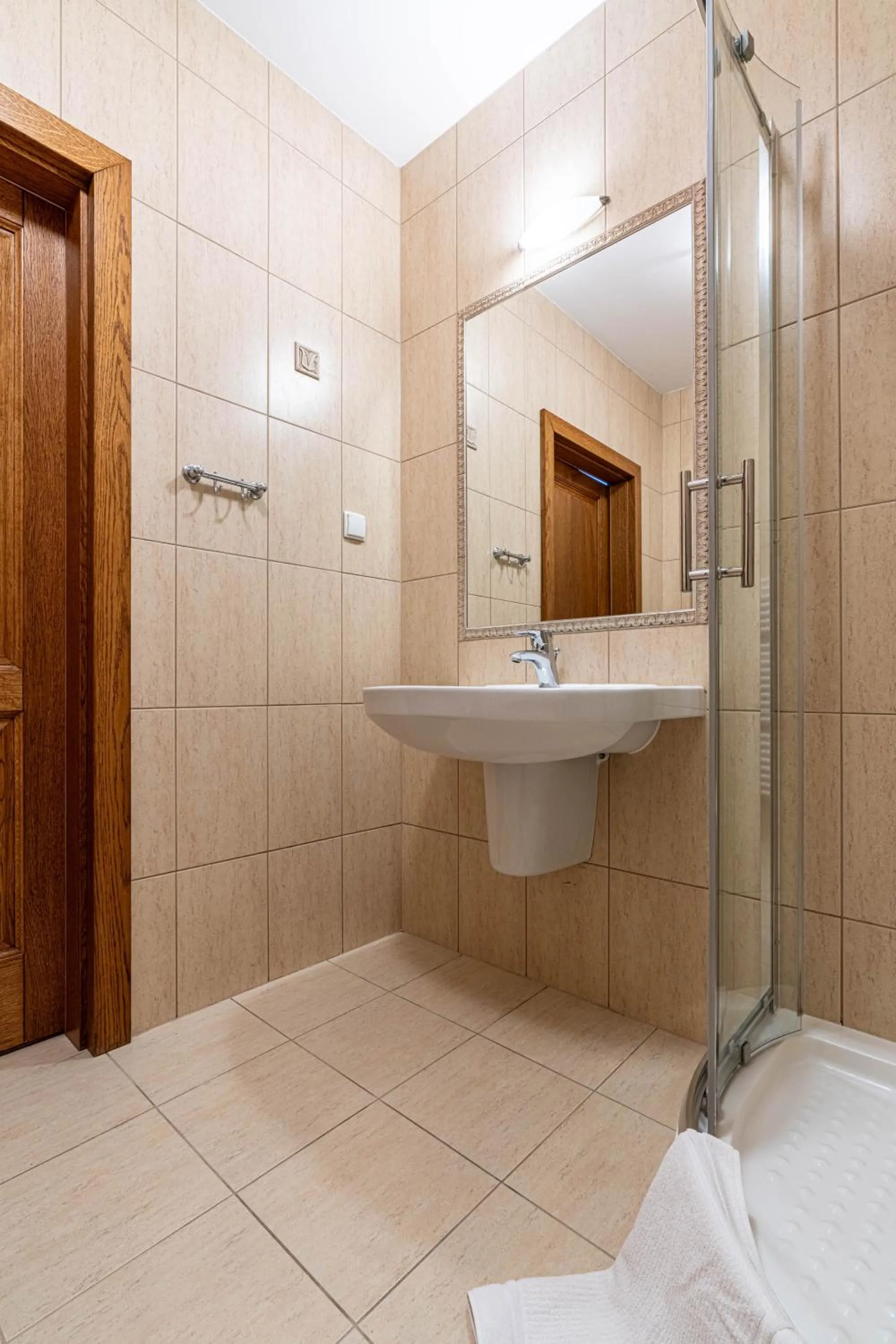 Shower in Willa Serafin-basen, sauny i jacuzzi w Willa Baciarka dodatkowo płatne