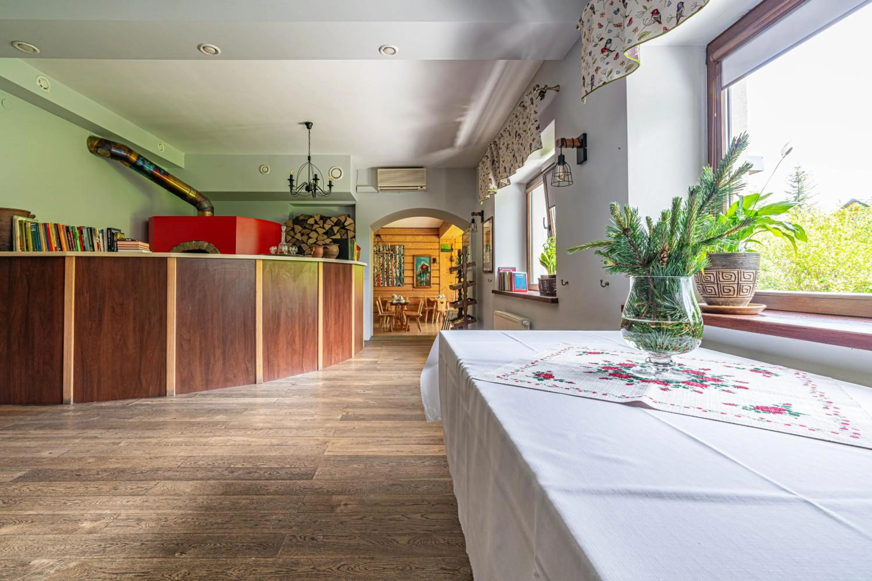 Restaurant/places to eat in Willa Serafin-basen, sauny i jacuzzi w Willa Baciarka dodatkowo płatne