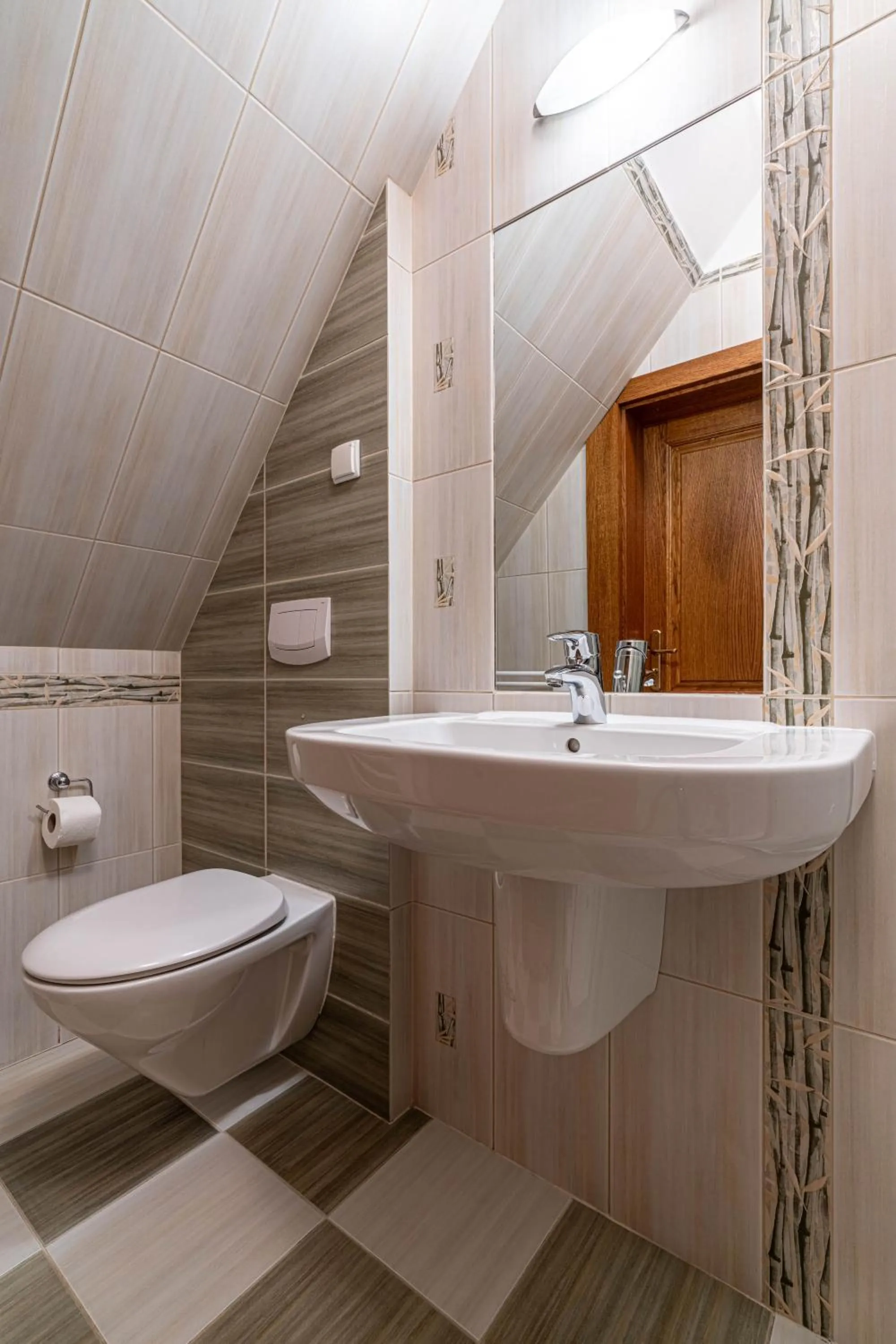 Shower in Willa Serafin-basen, sauny i jacuzzi w Willa Baciarka dodatkowo płatne