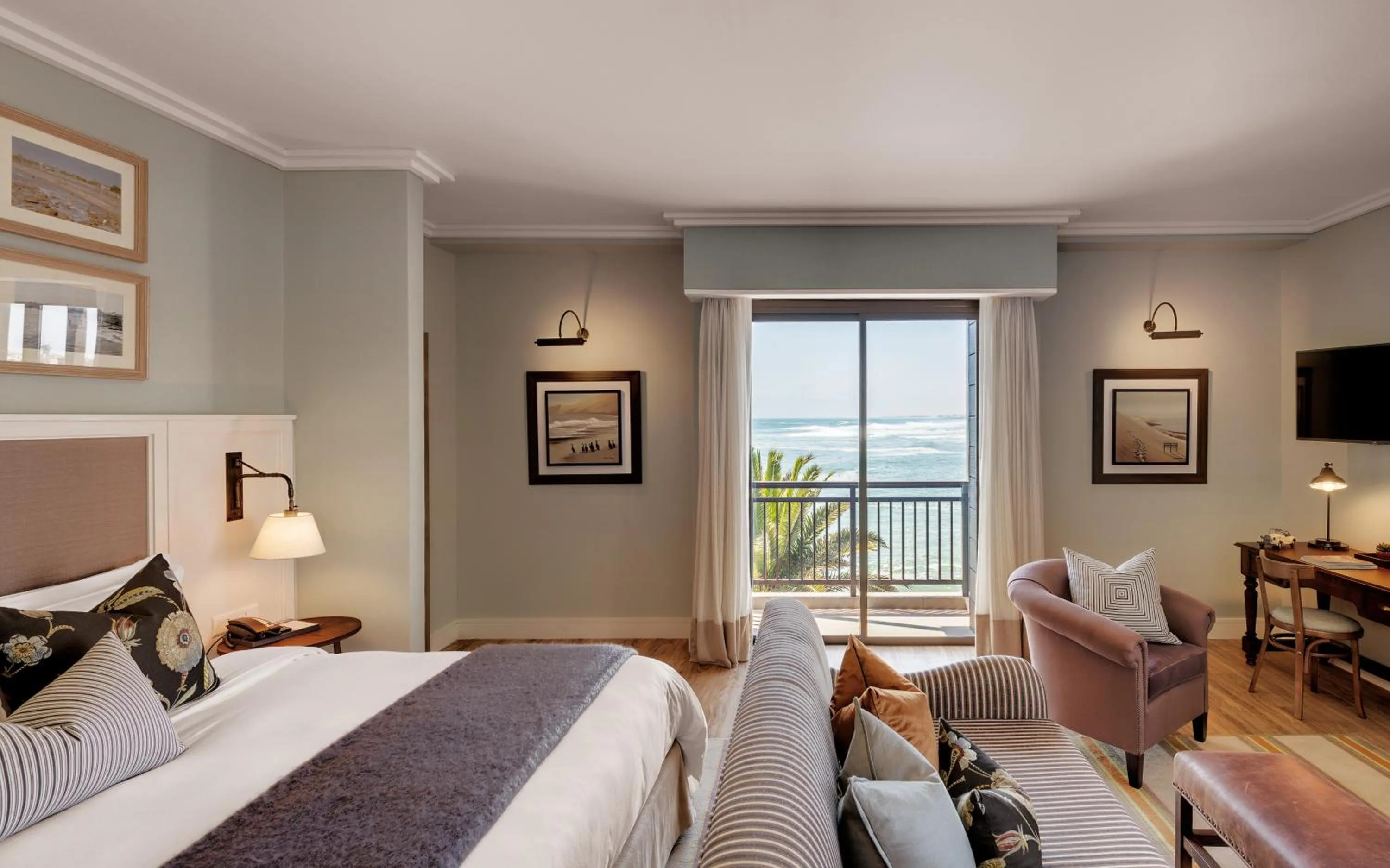 Bedroom, Bed in Strand Hotel Swakopmund