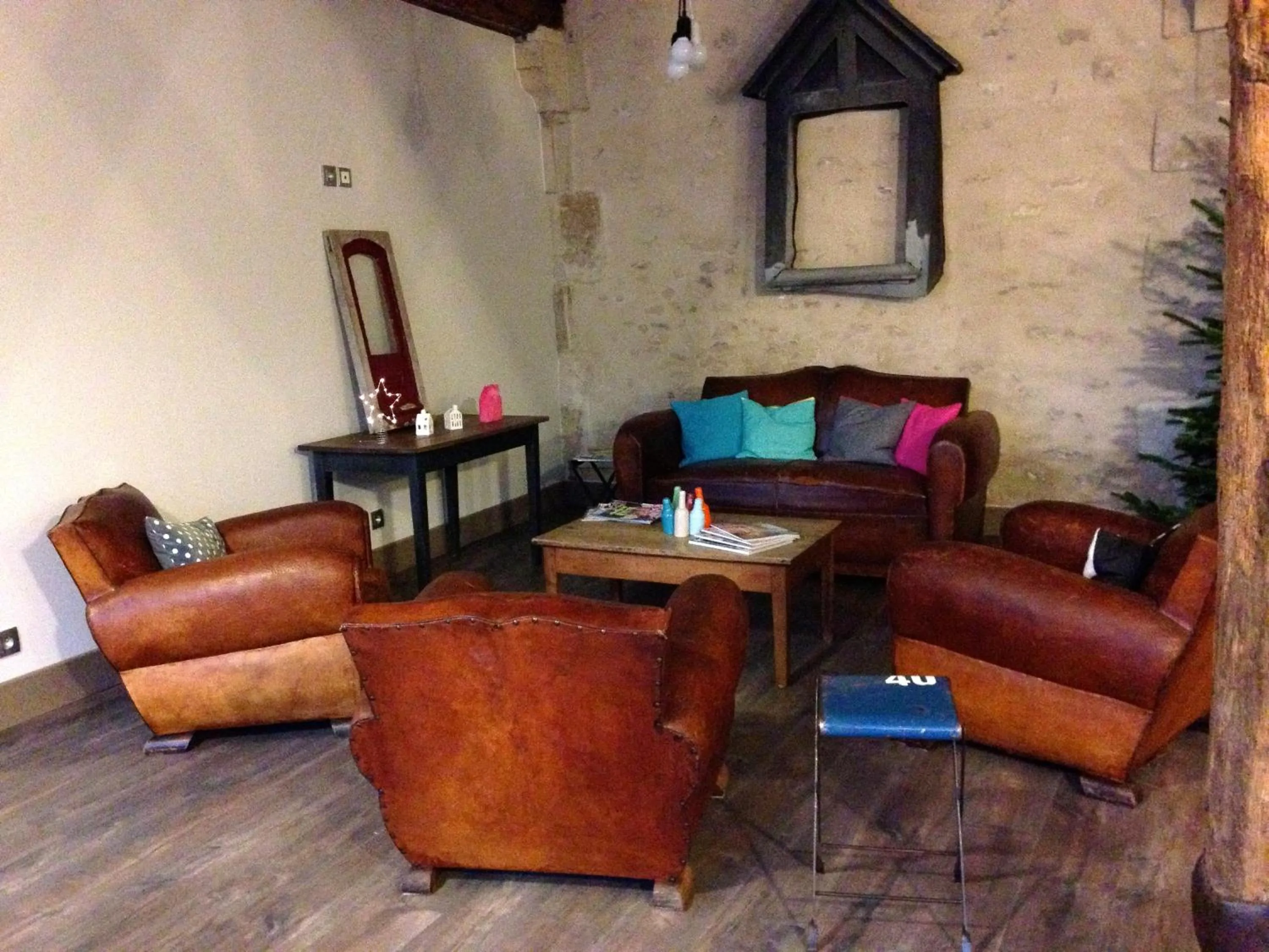 Communal lounge/ TV room in Les Tournelles - Chambres d'hôtes