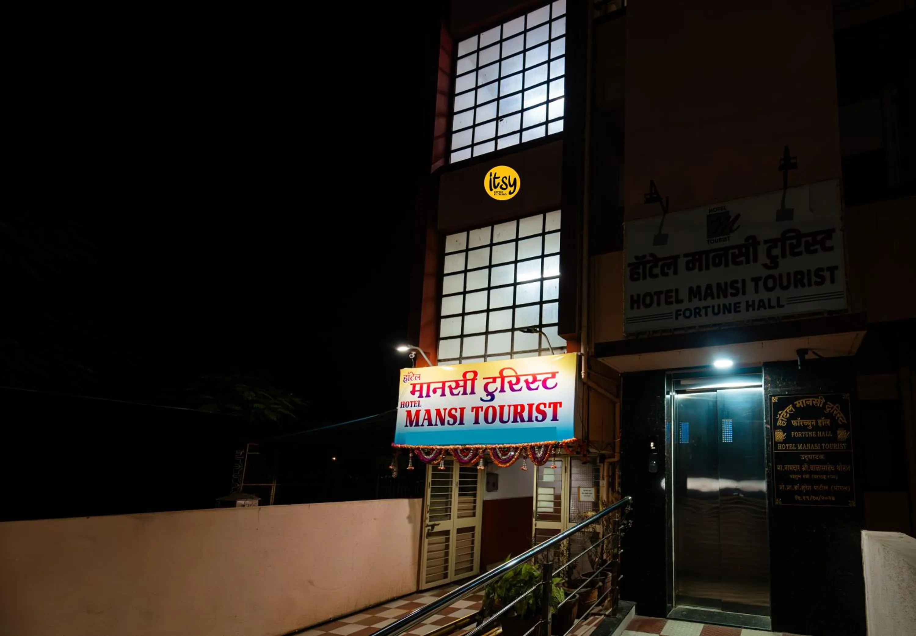 Facade/entrance in Itsy Hotels Mansi