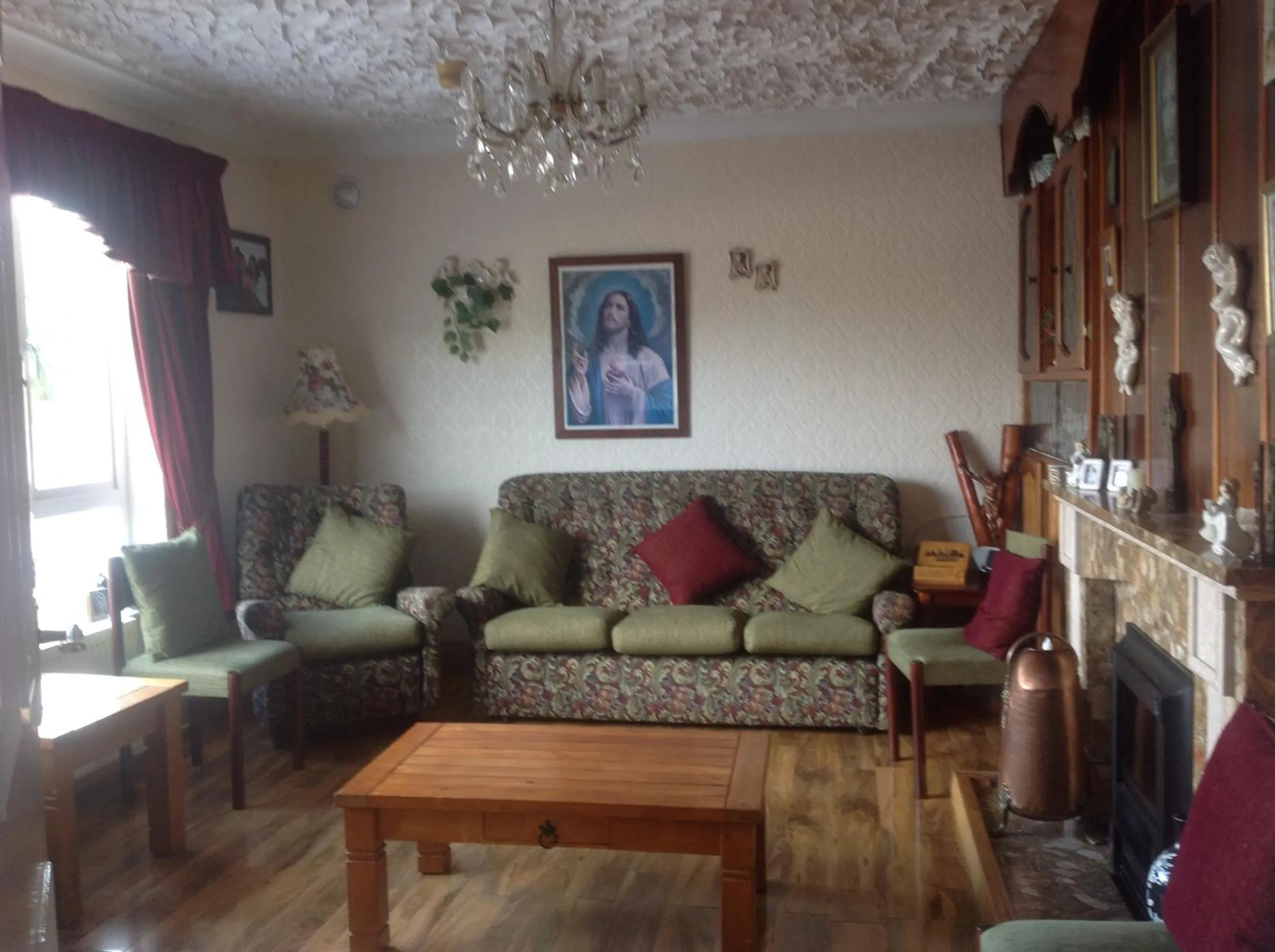 Communal lounge/ TV room in Divine Mercy B&B