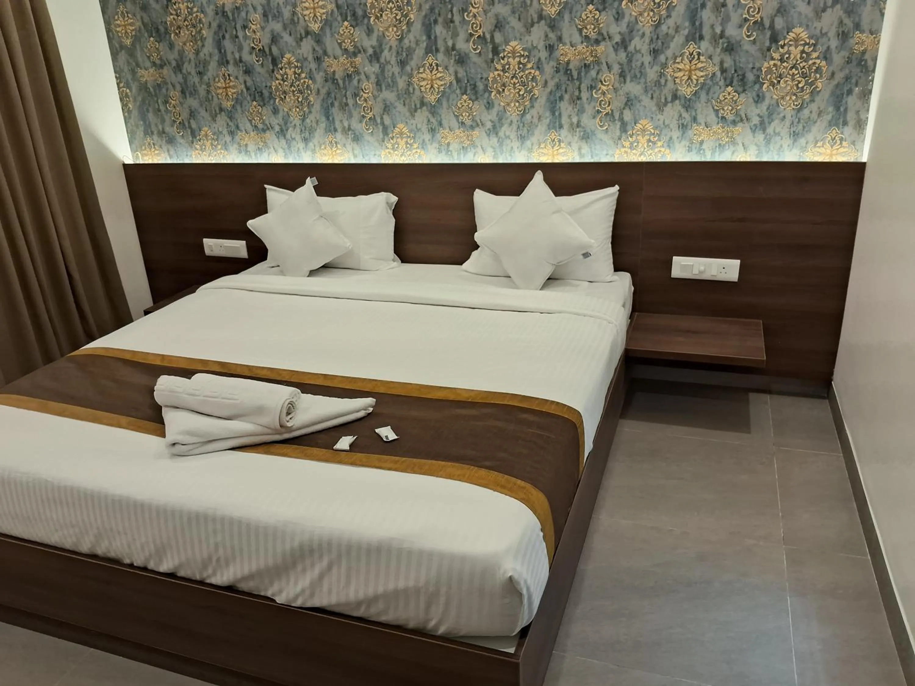 Bed in Globus Hotel by Silicon Hearth