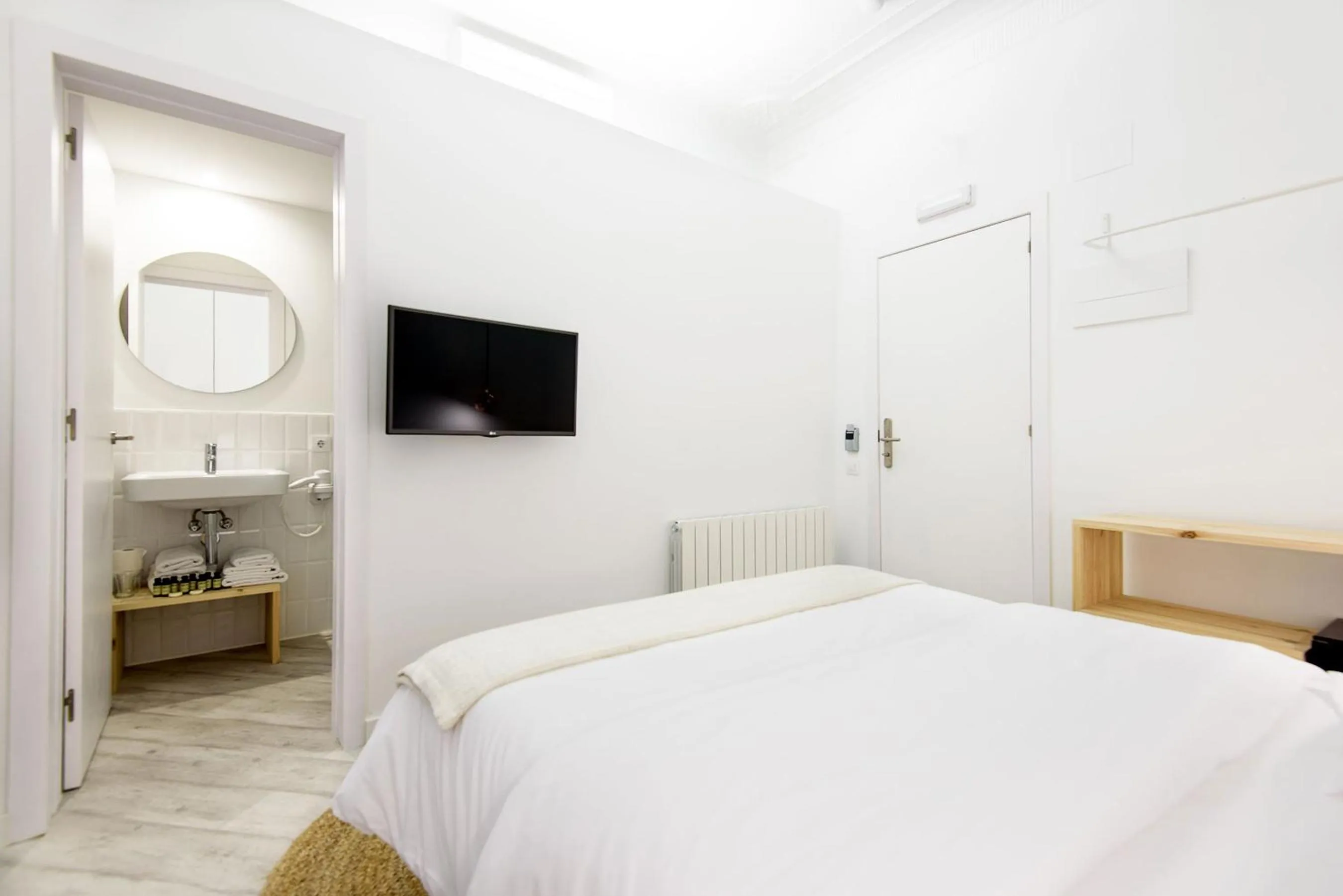 Photo of the whole room, Bed in Bruc & Bruc