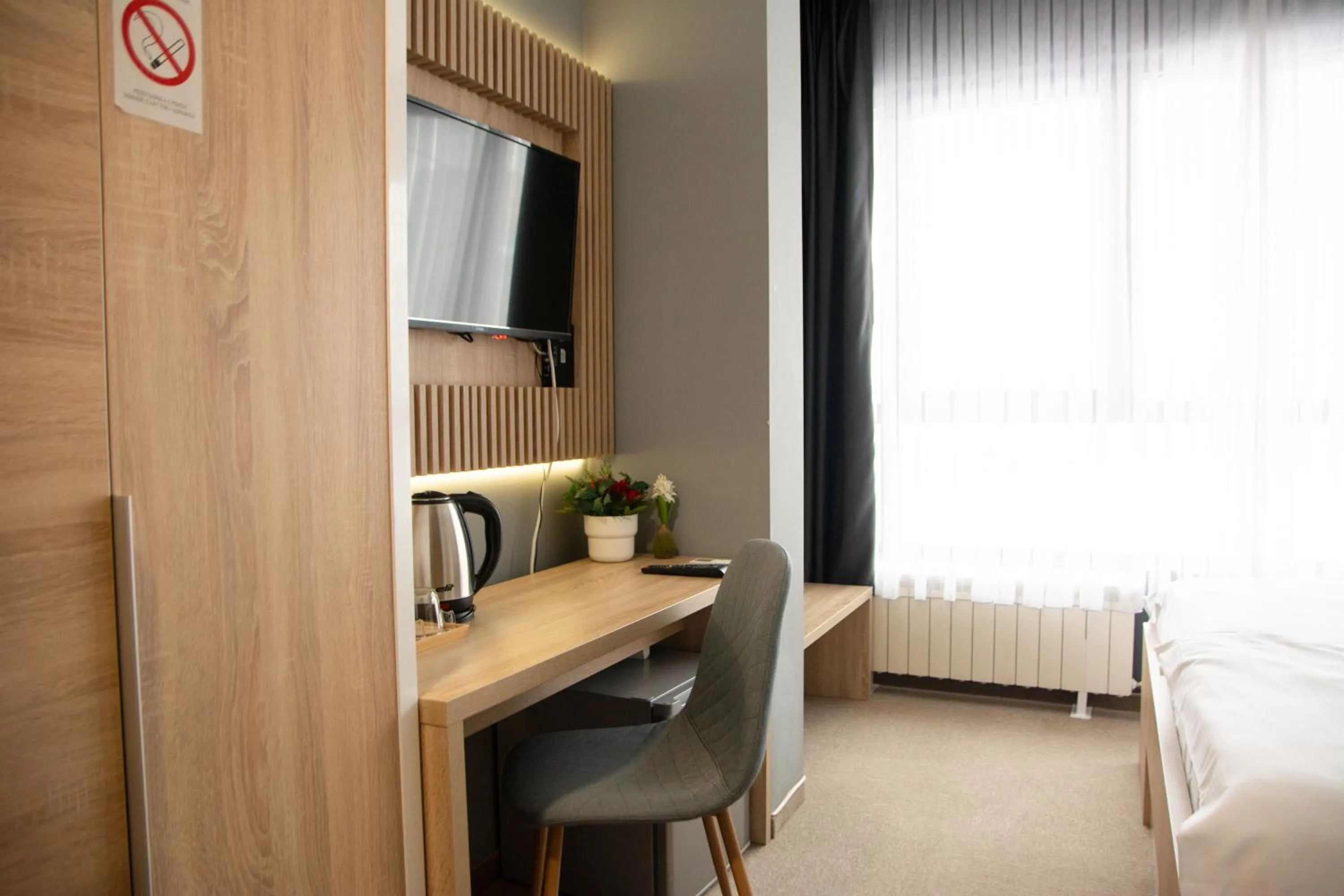 Photo of the whole room, Bed in Olivia Rooms