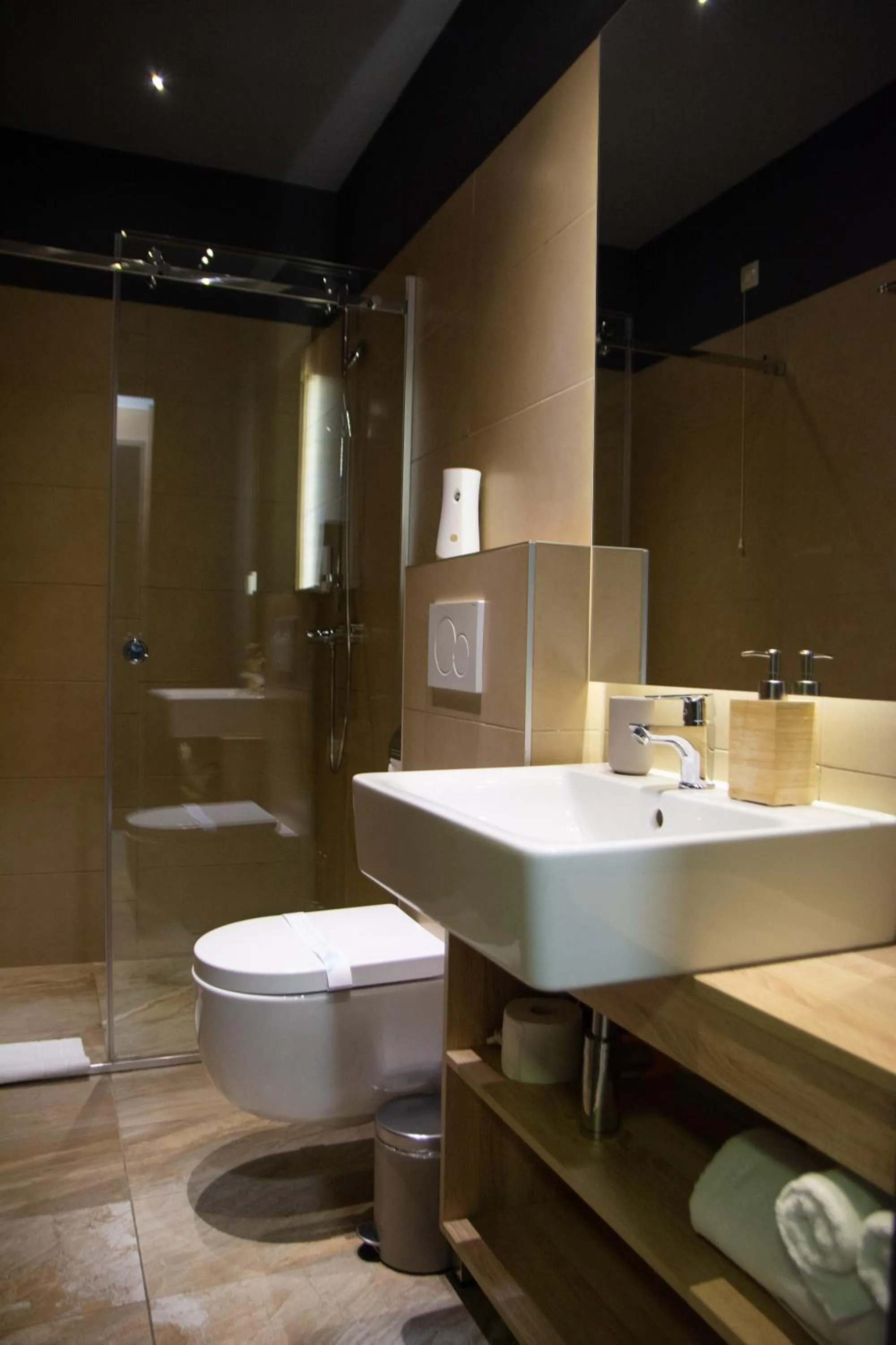 Bathroom in Olivia Rooms