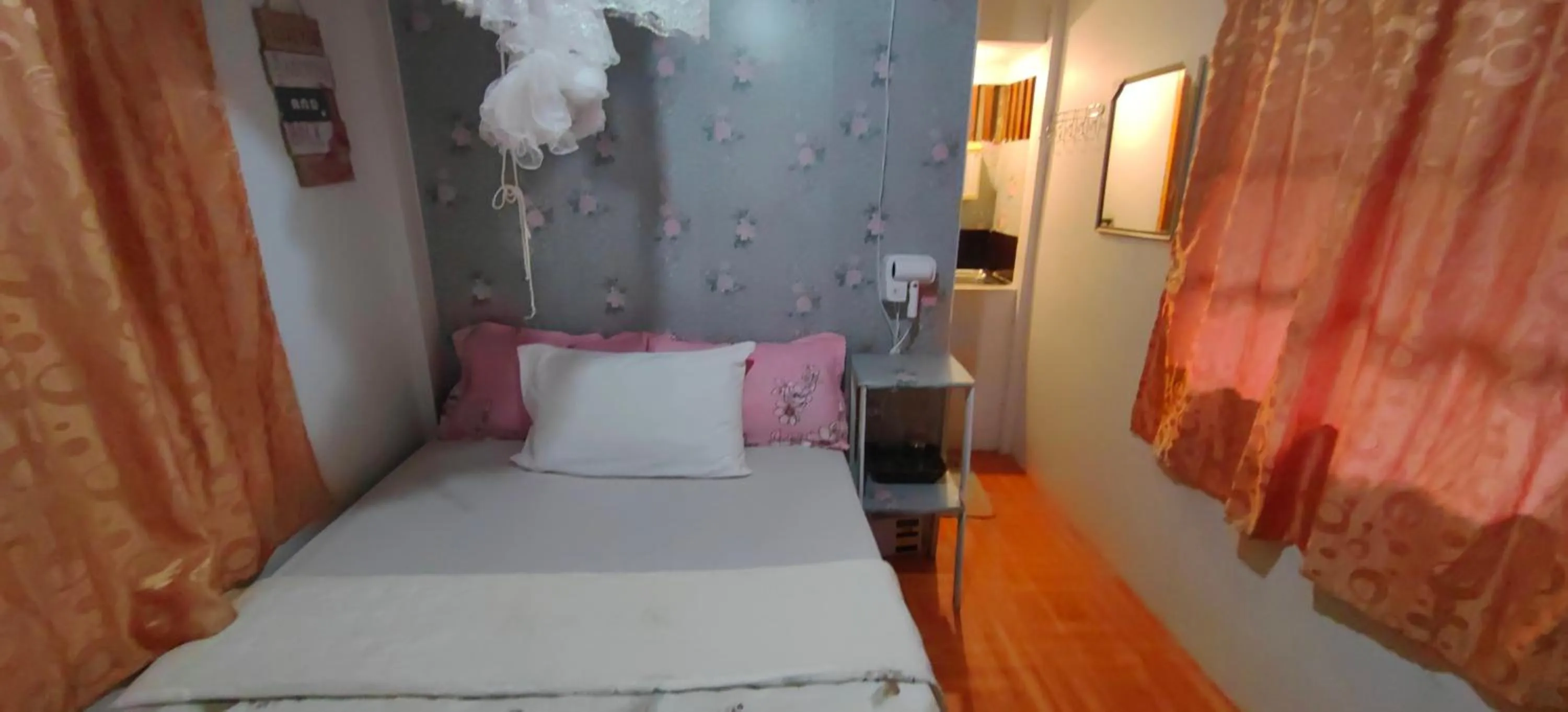 Photo of the whole room, Bed in Eashanti's Place