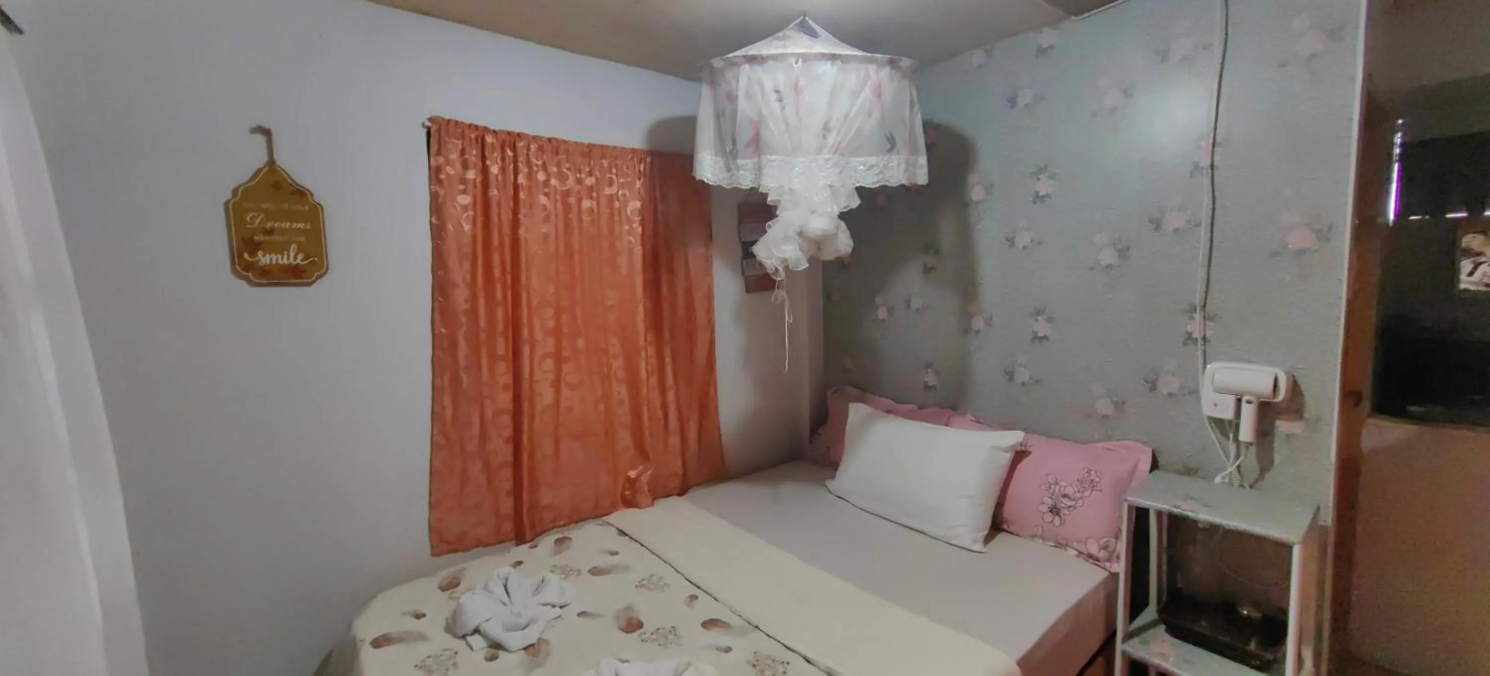 Photo of the whole room, Bed in Eashanti's Place