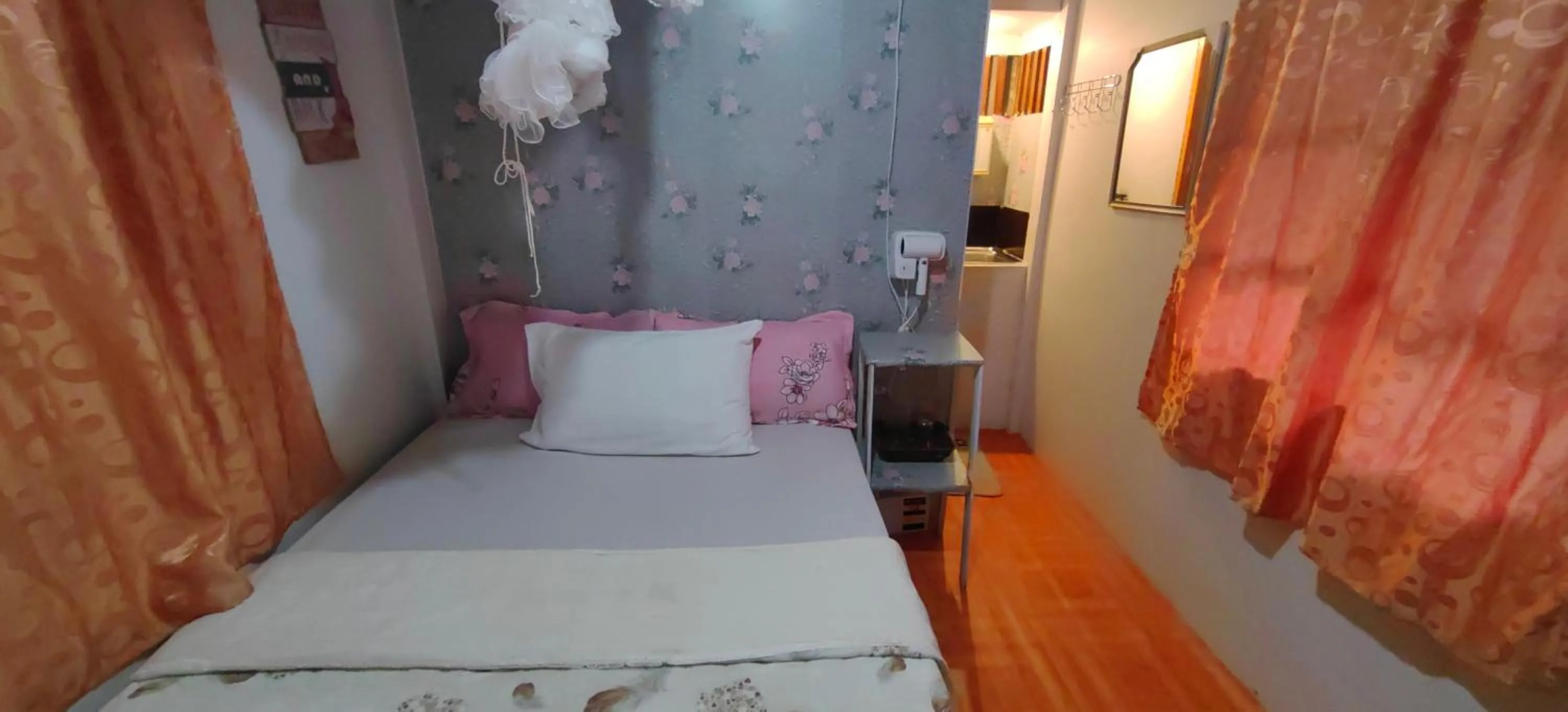 Photo of the whole room, Bed in Eashanti's Place