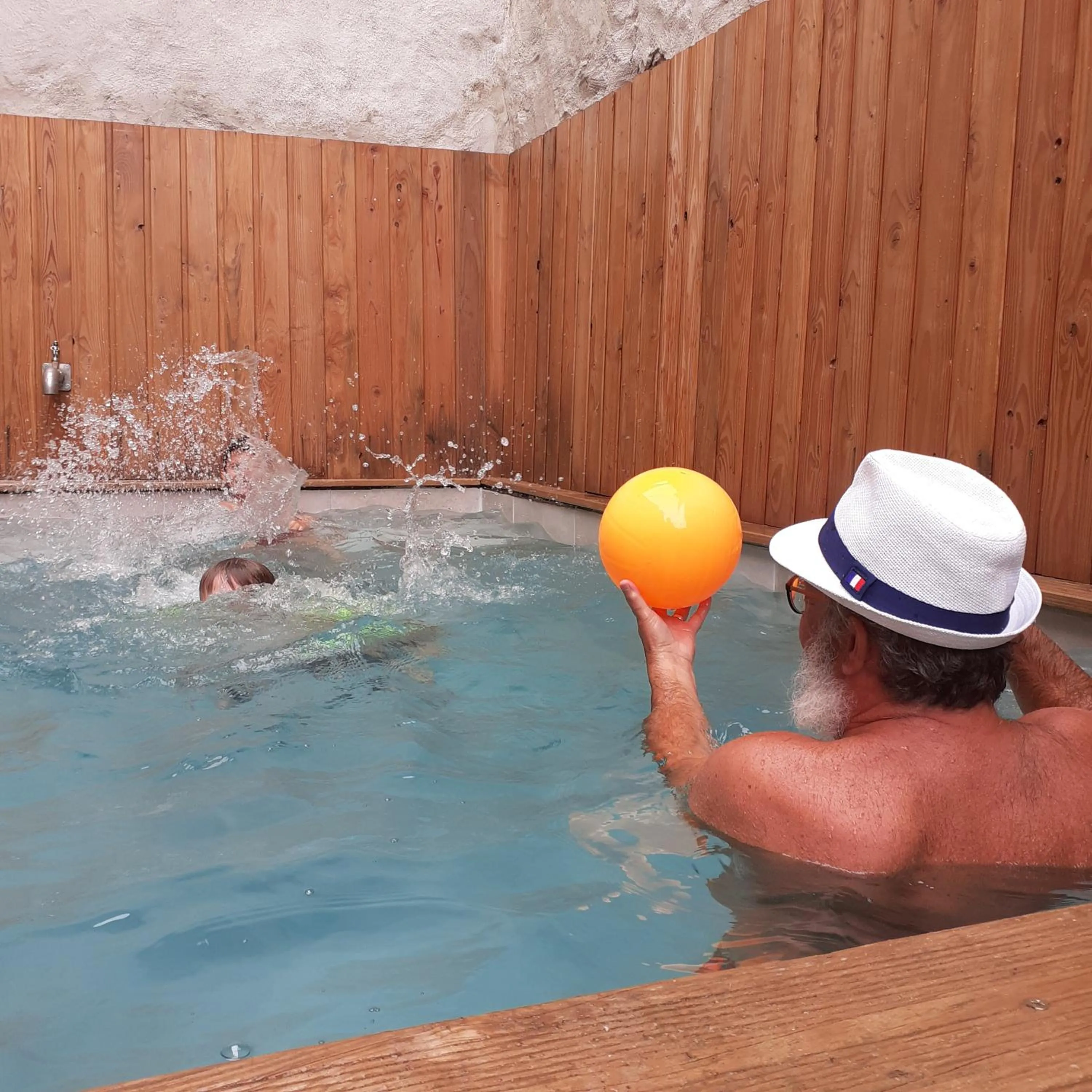 Swimming pool in Les deux arches