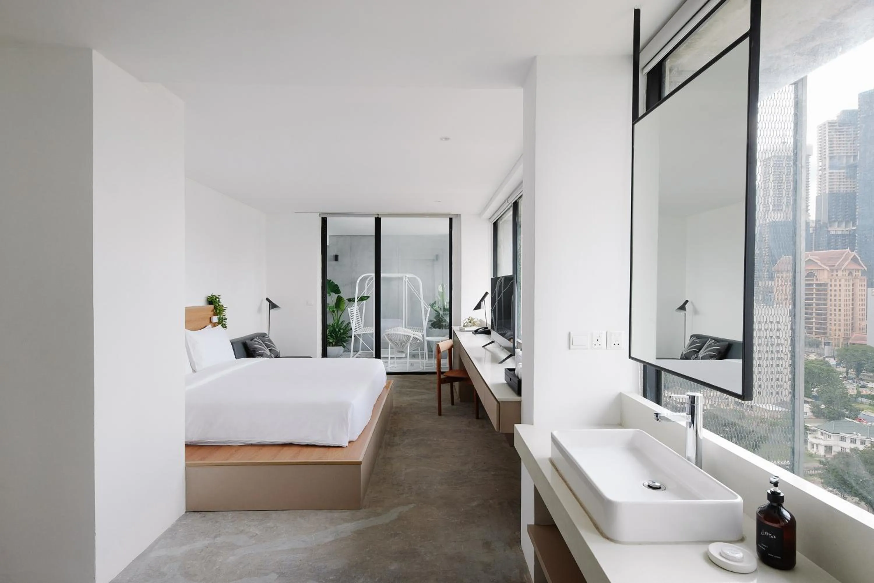 Bed in Lloyd's Inn Kuala Lumpur