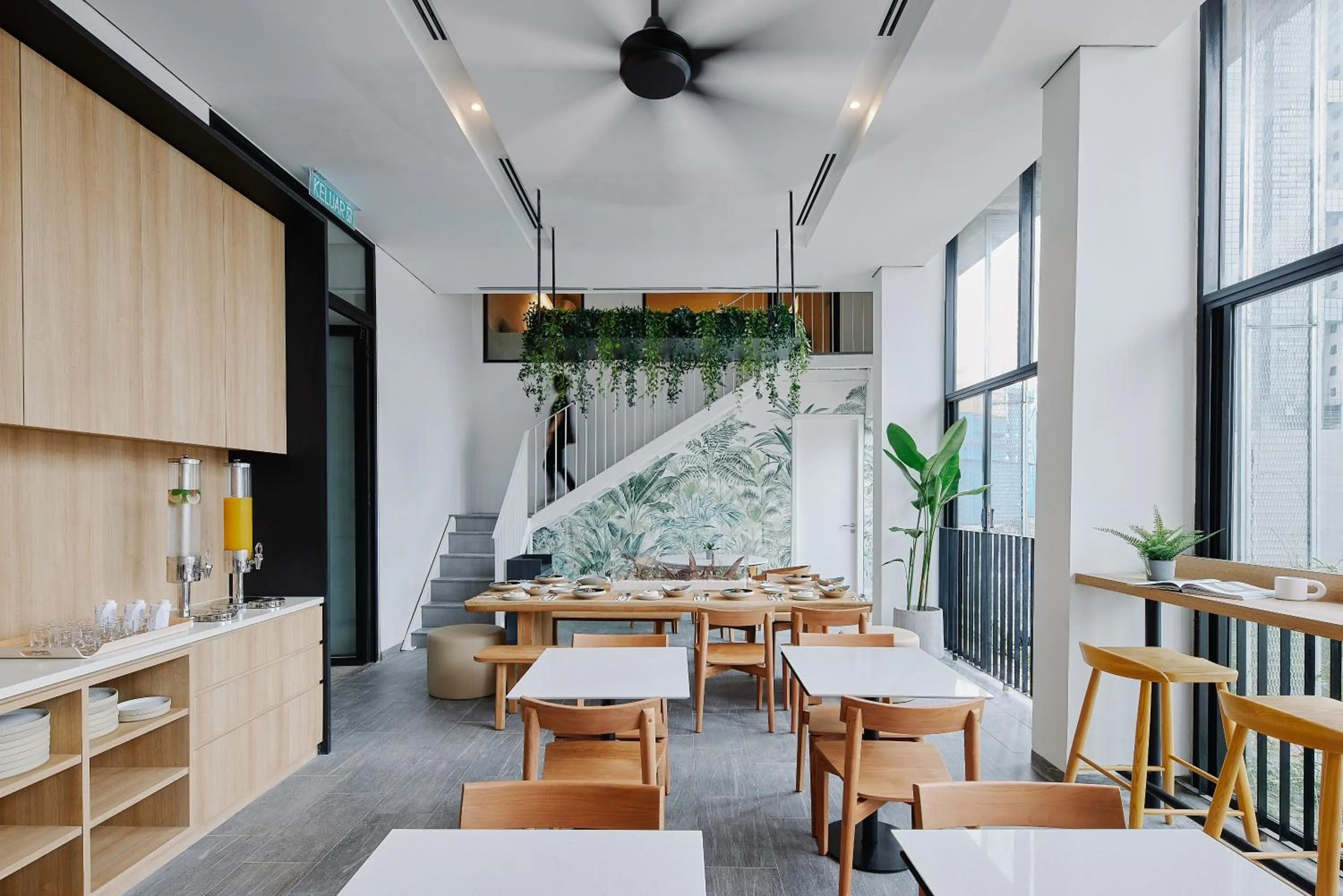 Restaurant/places to eat in Lloyd's Inn Kuala Lumpur