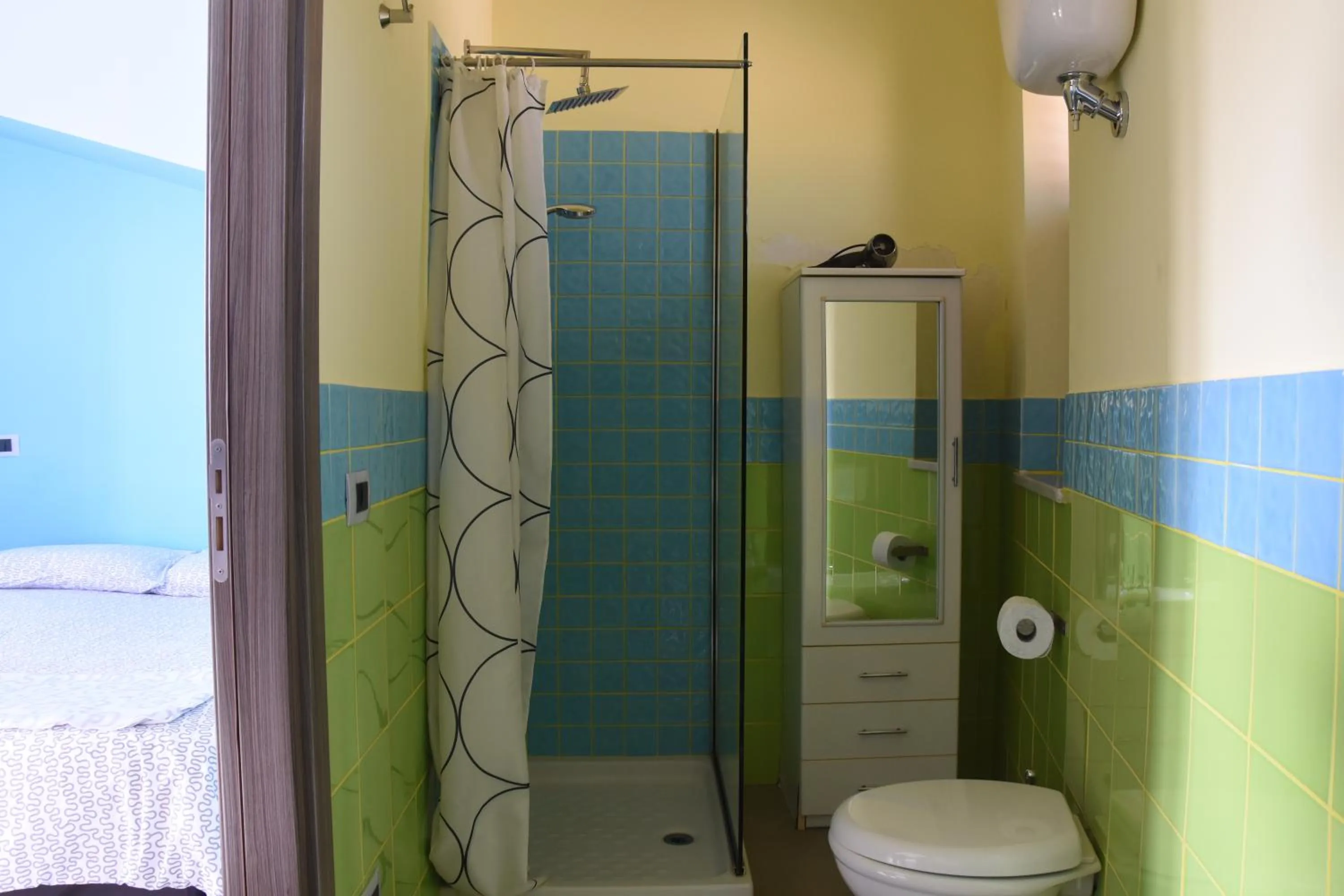 Shower in Casa Natia