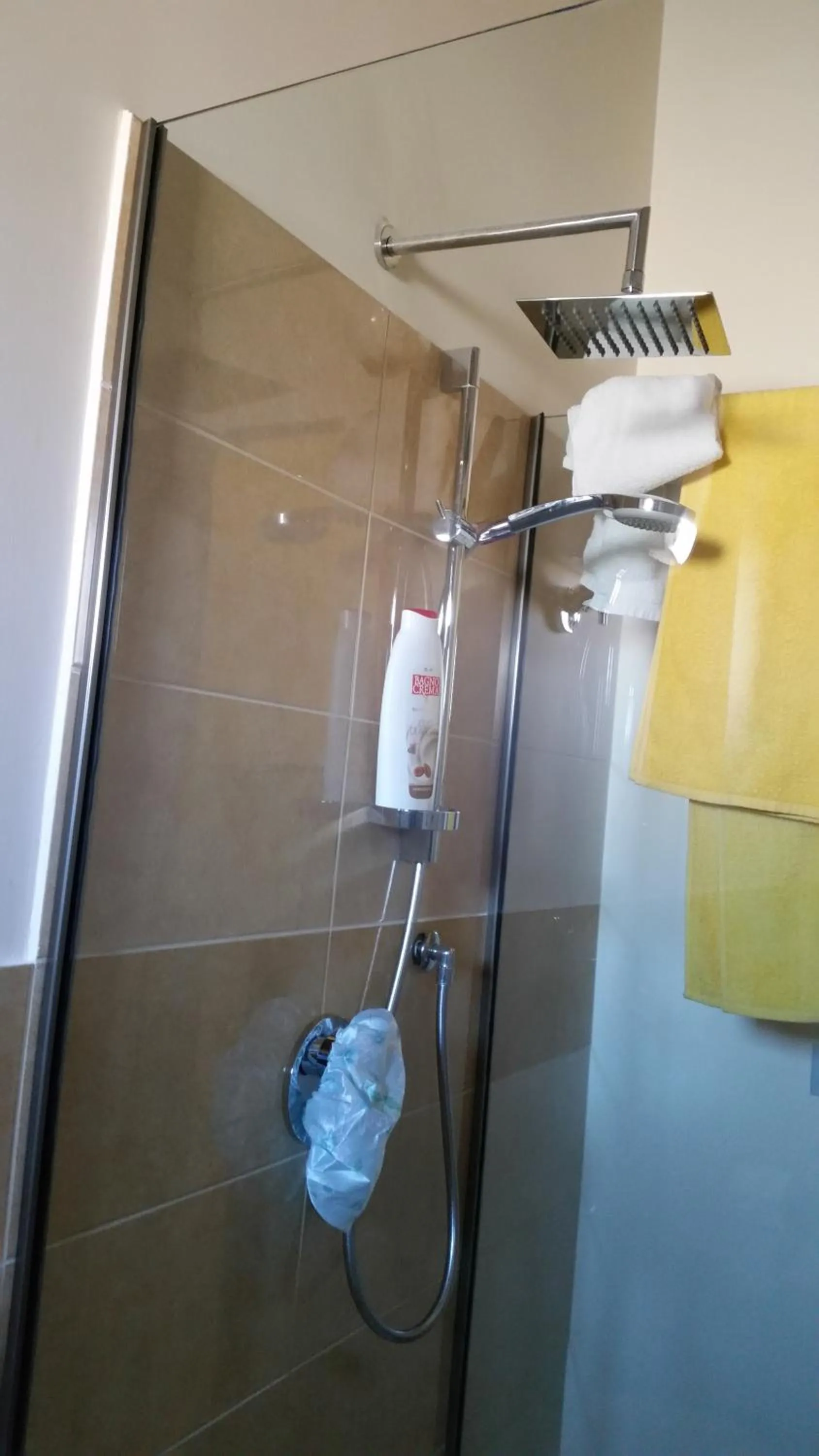 Shower in Casa Natia