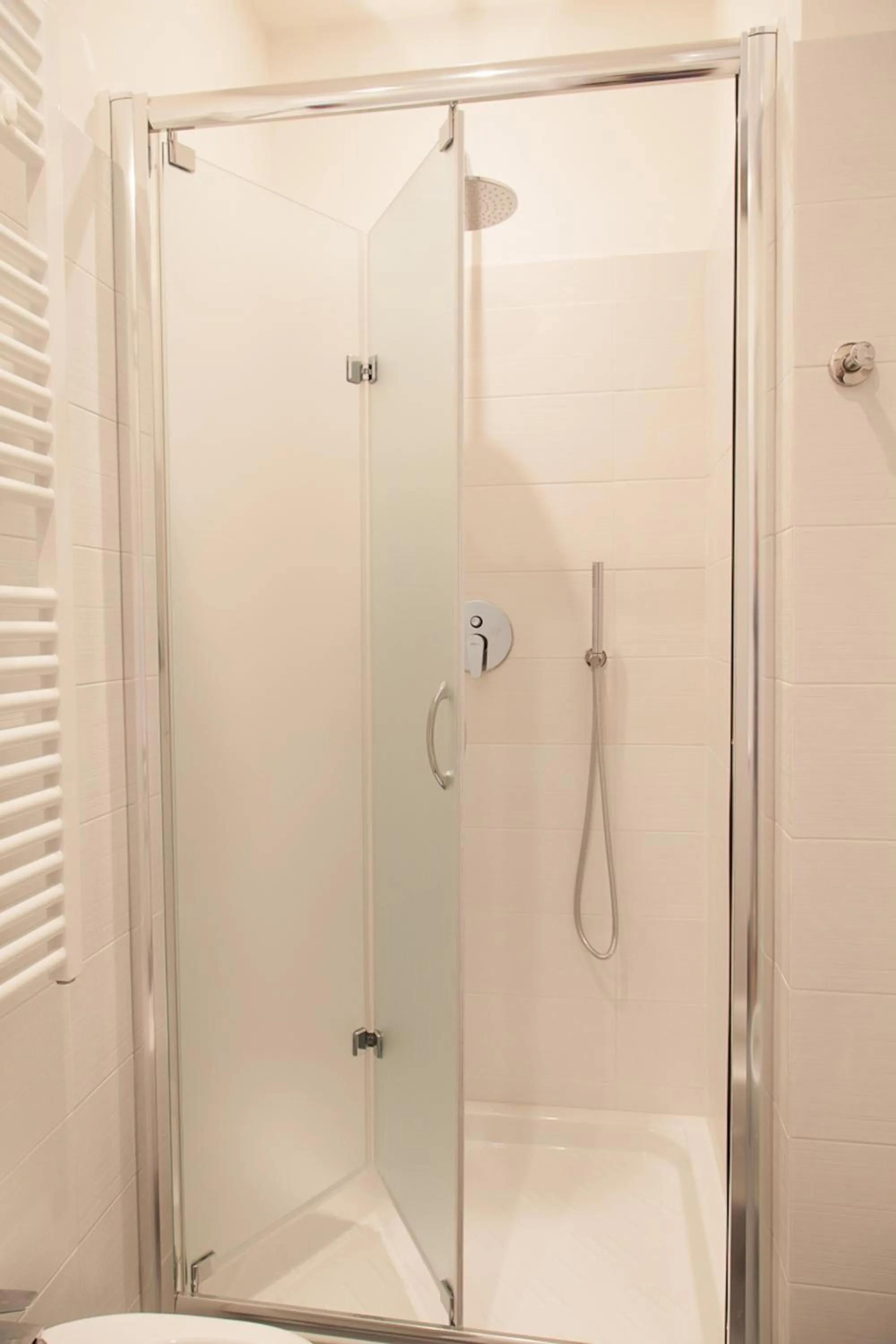 Shower in Cicerone 60
