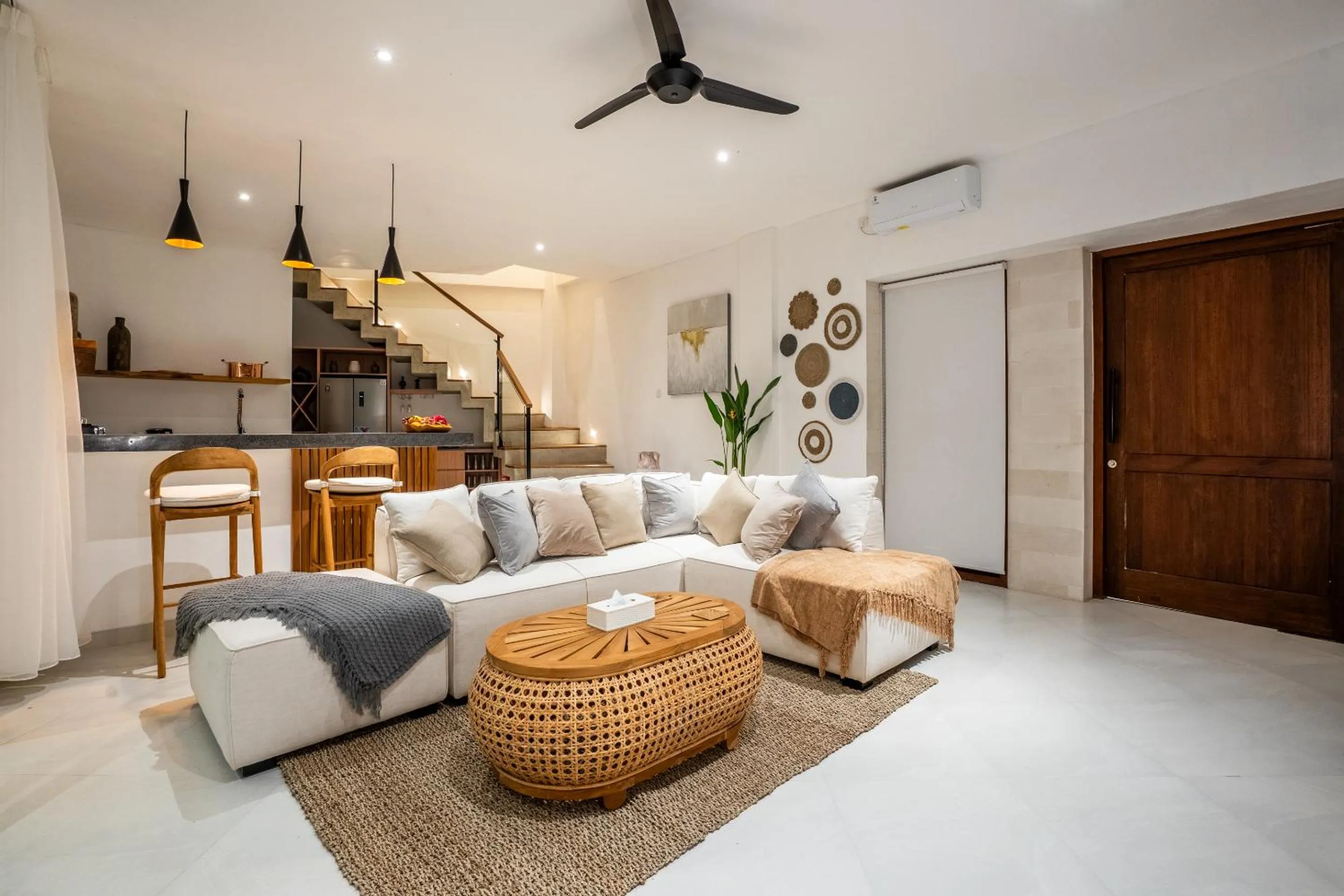 Night in Villa Ozkar - Elegant 3-Bedroom Villa with Pool & Sunset Terrace