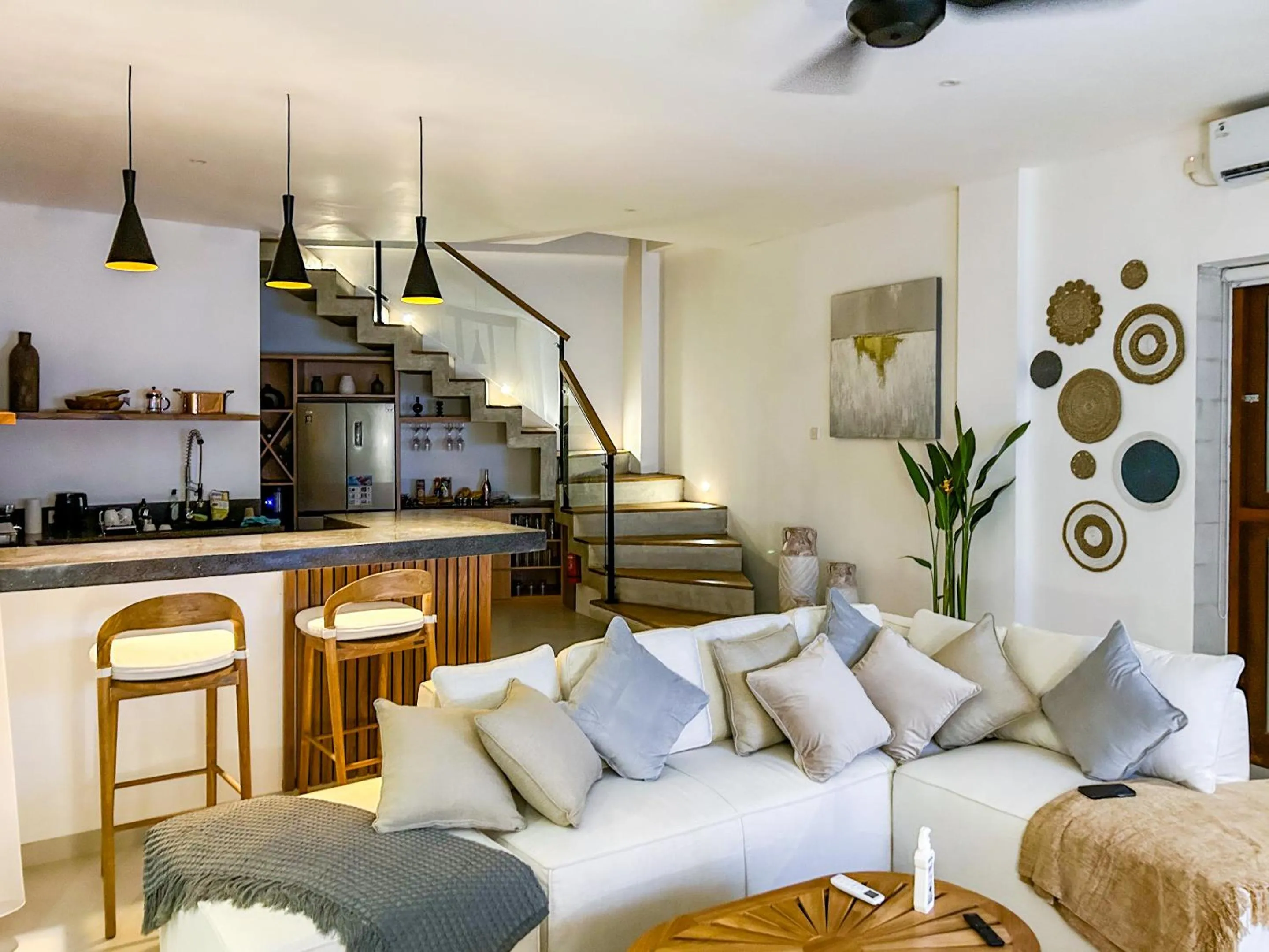 Kitchen or kitchenette in Villa Ozkar - Elegant 3-Bedroom Villa with Pool & Sunset Terrace