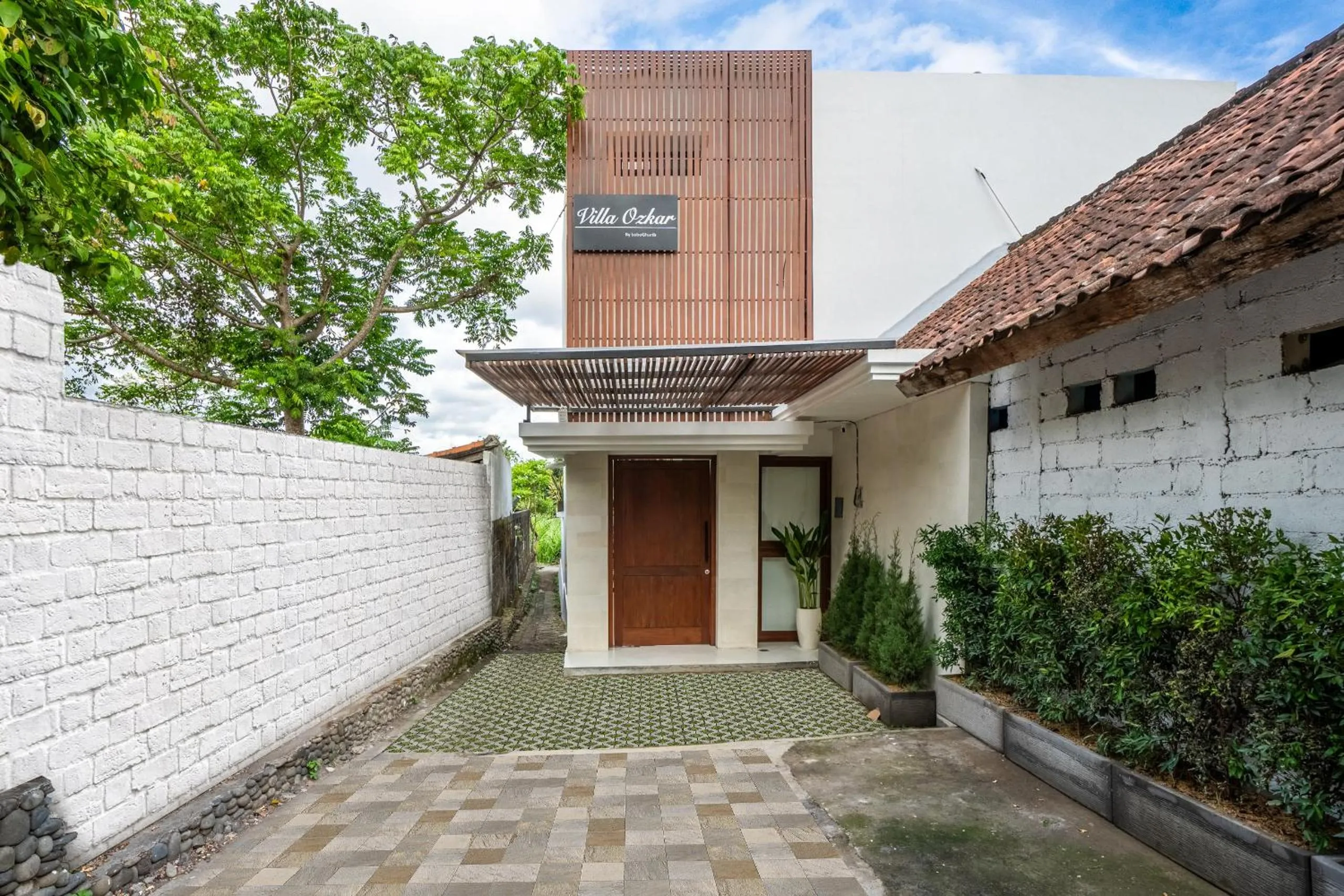 Property building in Villa Ozkar - Elegant 3-Bedroom Villa with Pool & Sunset Terrace