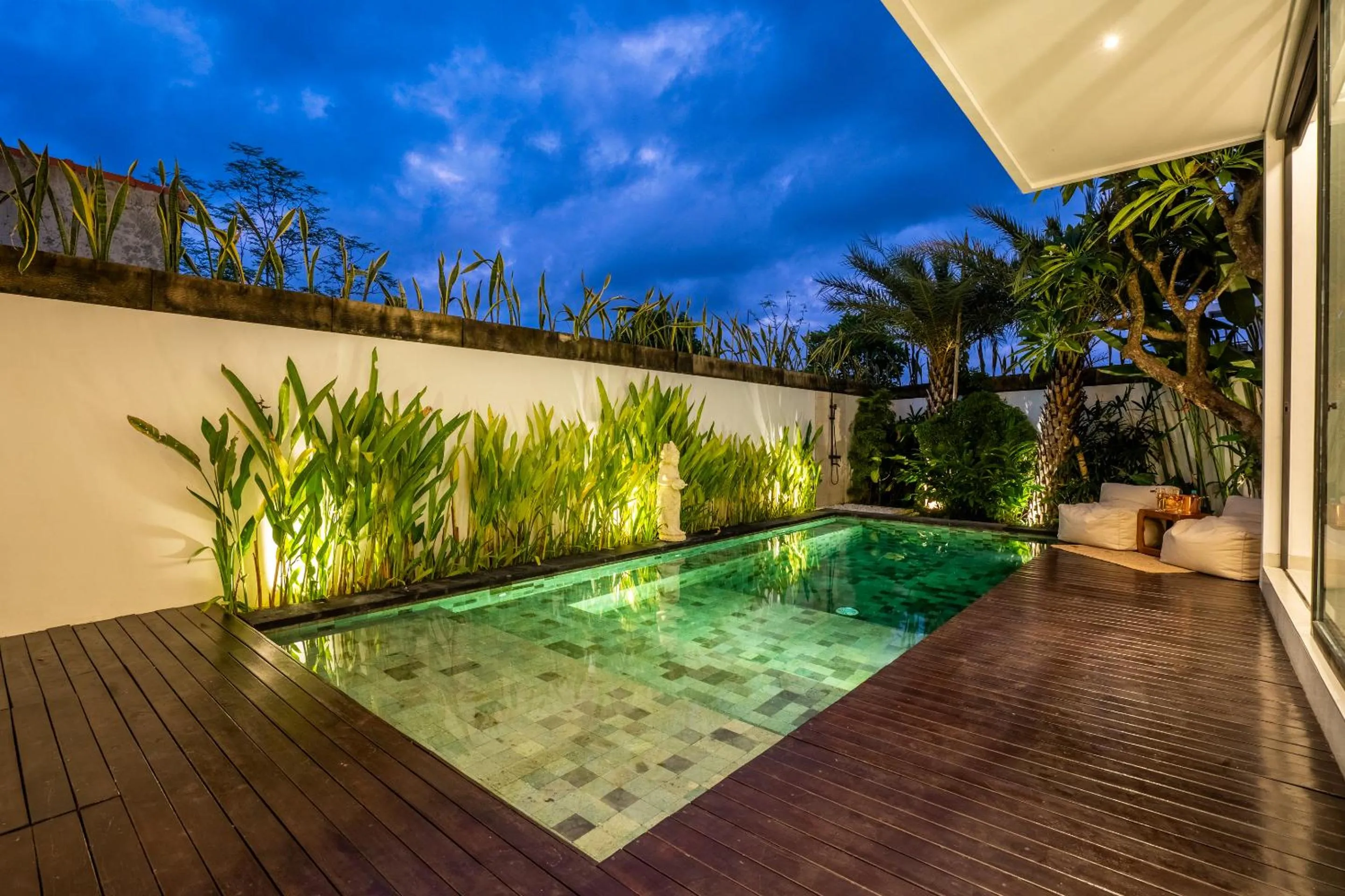 Night in Villa Ozkar - Elegant 3-Bedroom Villa with Pool & Sunset Terrace