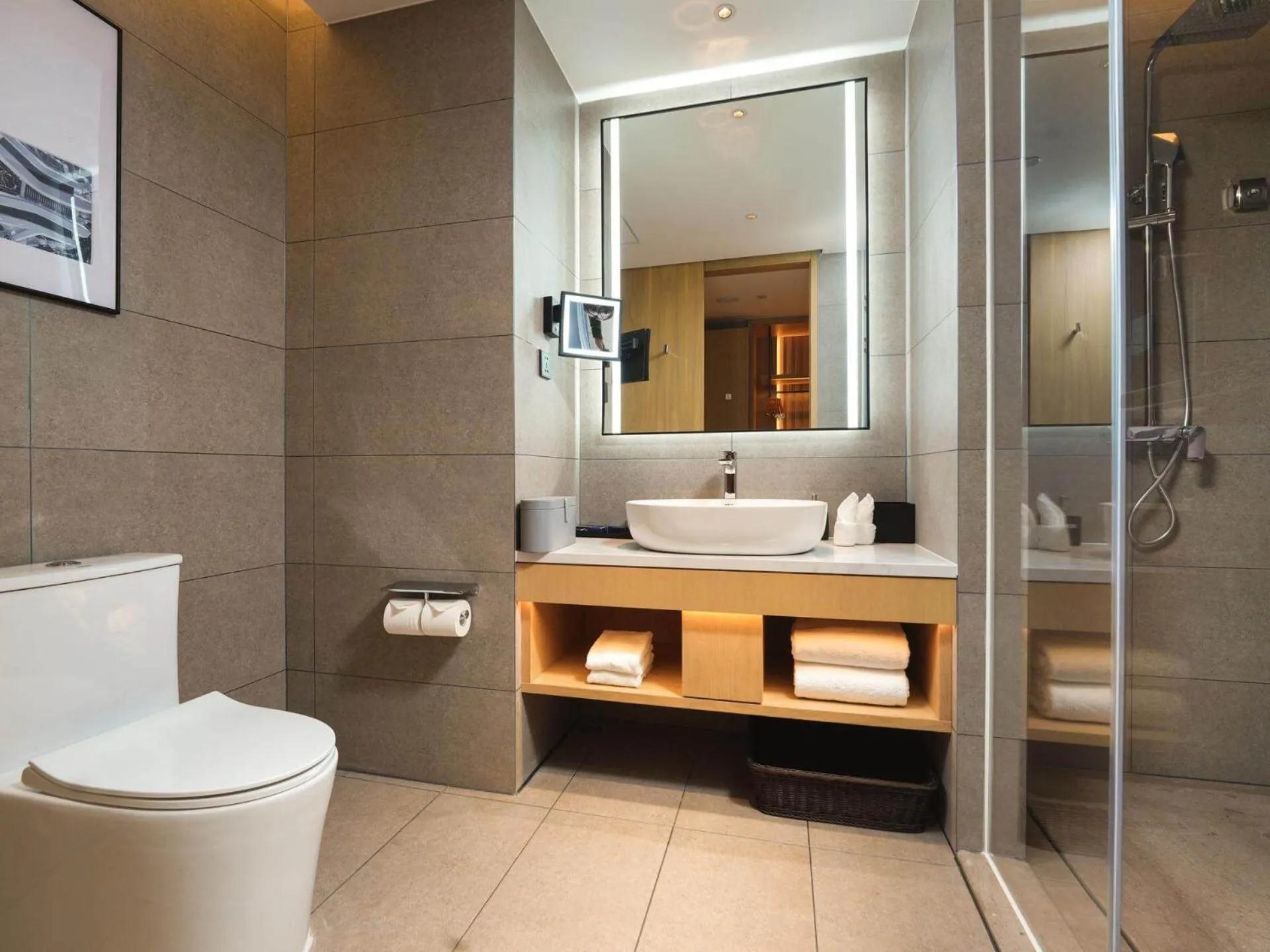 Toilet in Park Inn by Radission Tianjin Binhai International Airport