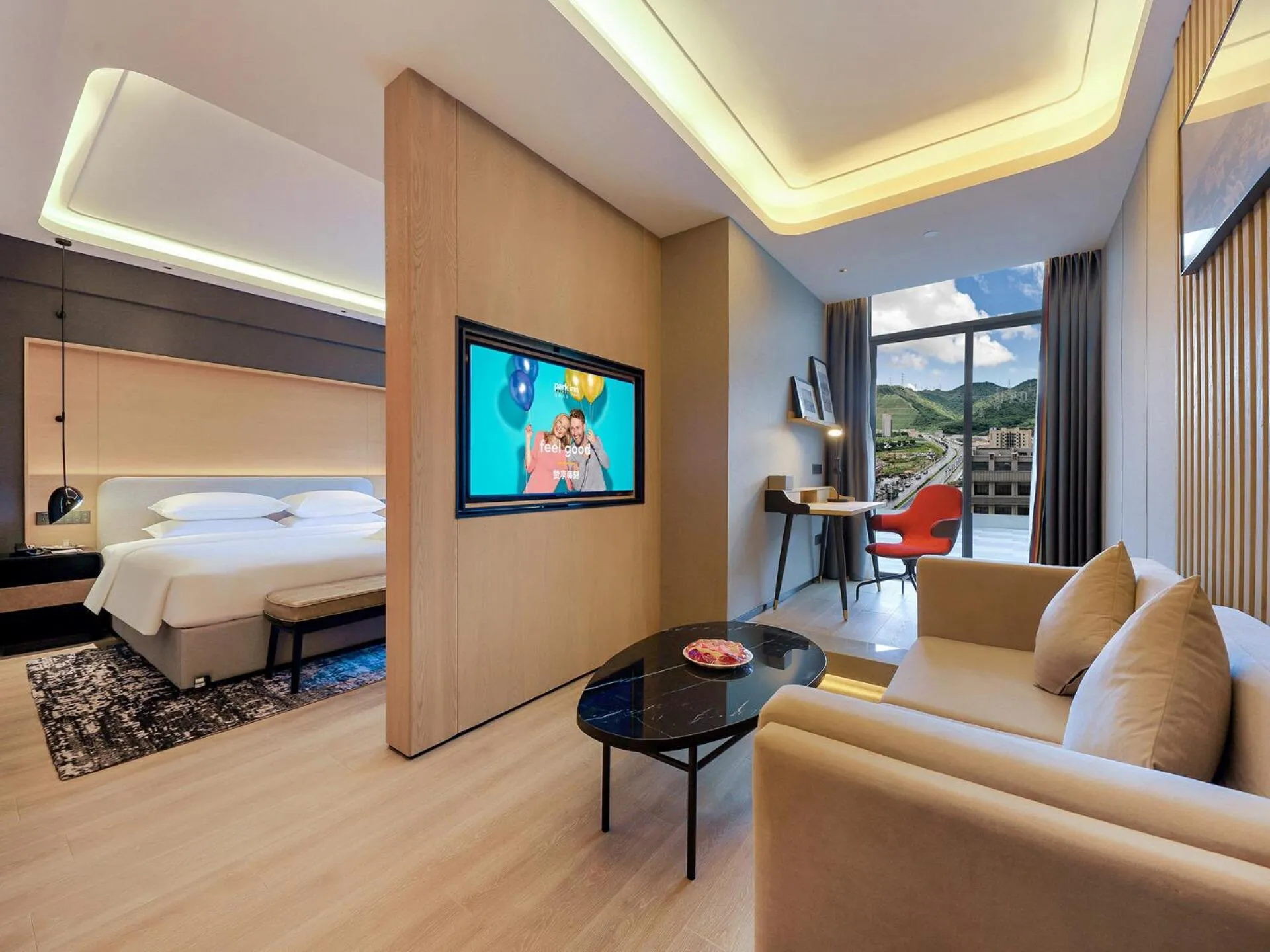 Photo of the whole room, Bed in Park Inn by Radisson Zhuhai Gaolan Port