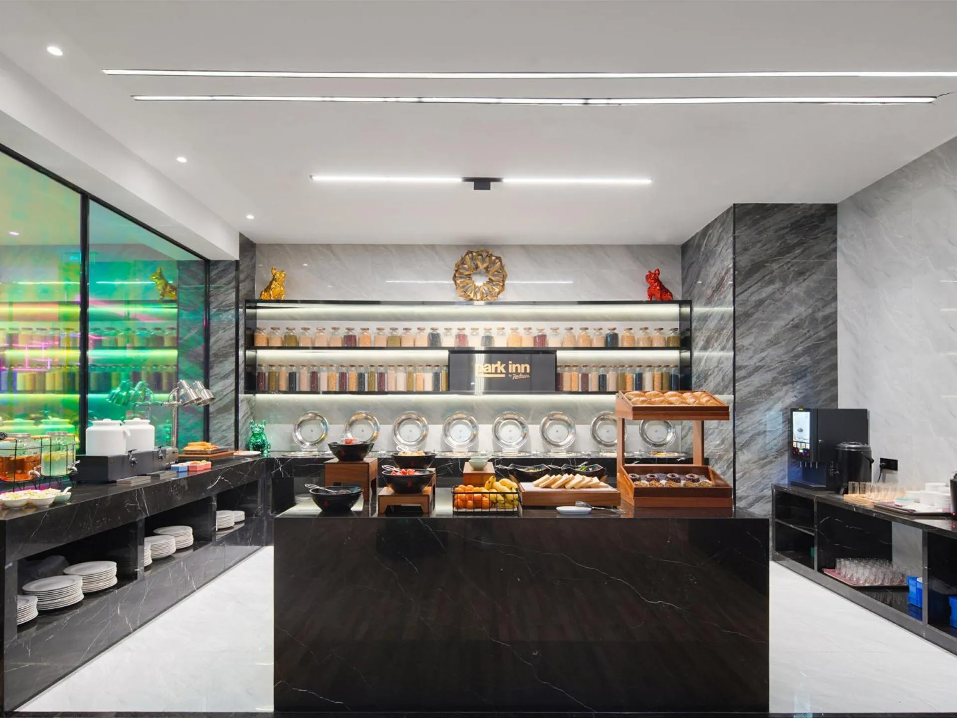 Park Inn by Radisson Hanzhong Central Square & High speed rail station