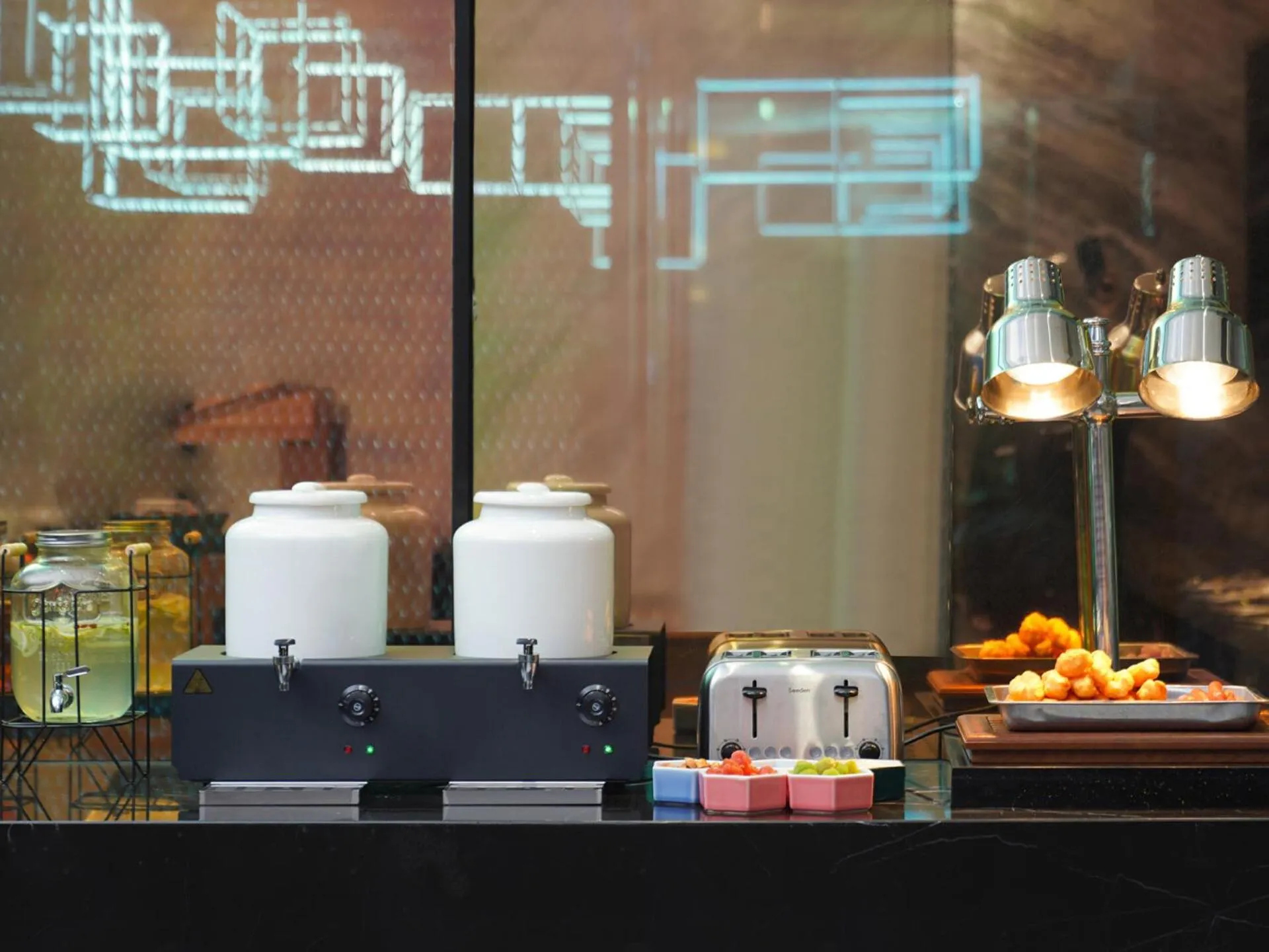 Park Inn by Radisson Hanzhong Central Square & High speed rail station