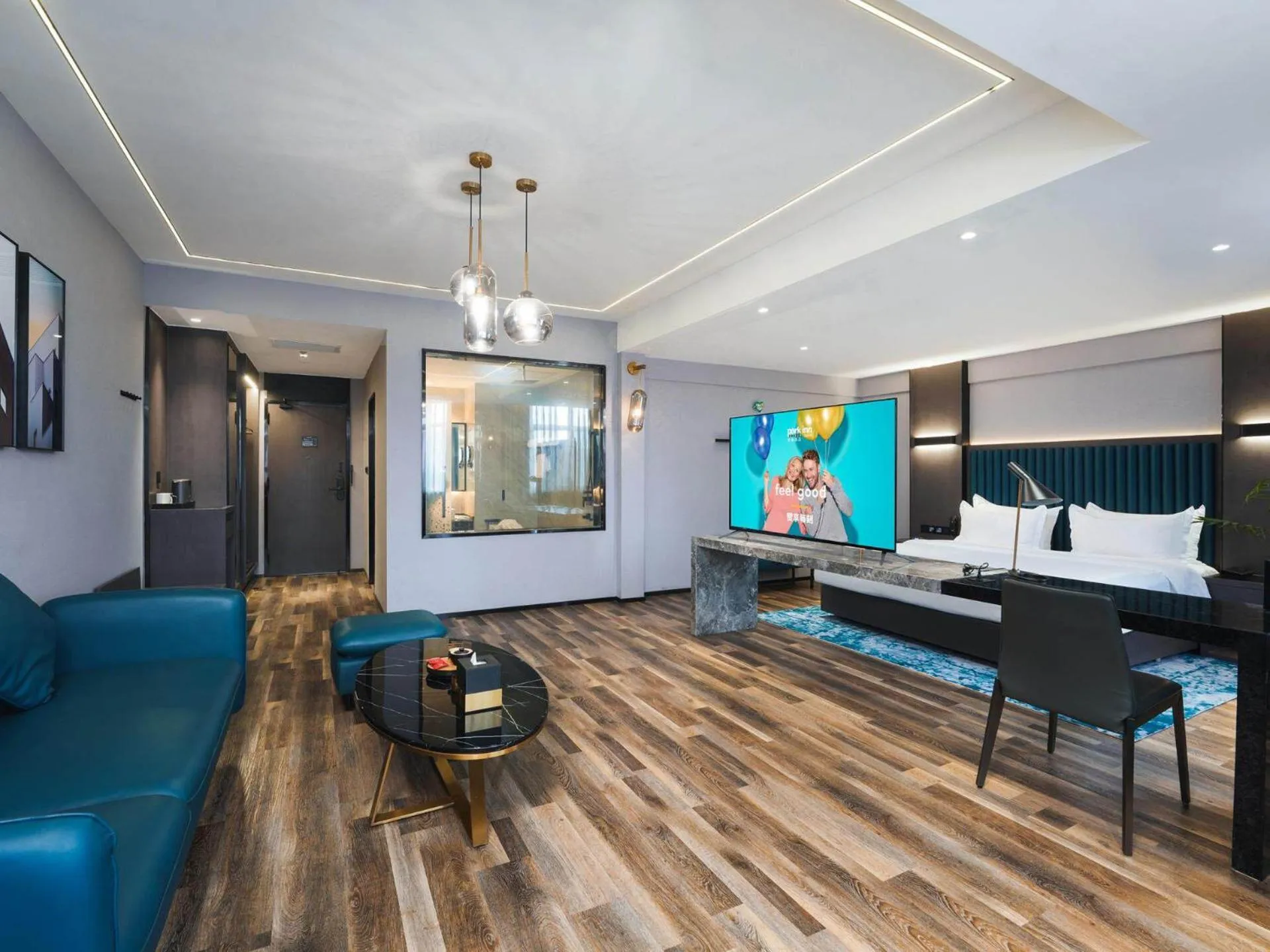 Park Inn by Radisson Hanzhong Central Square & High speed rail station