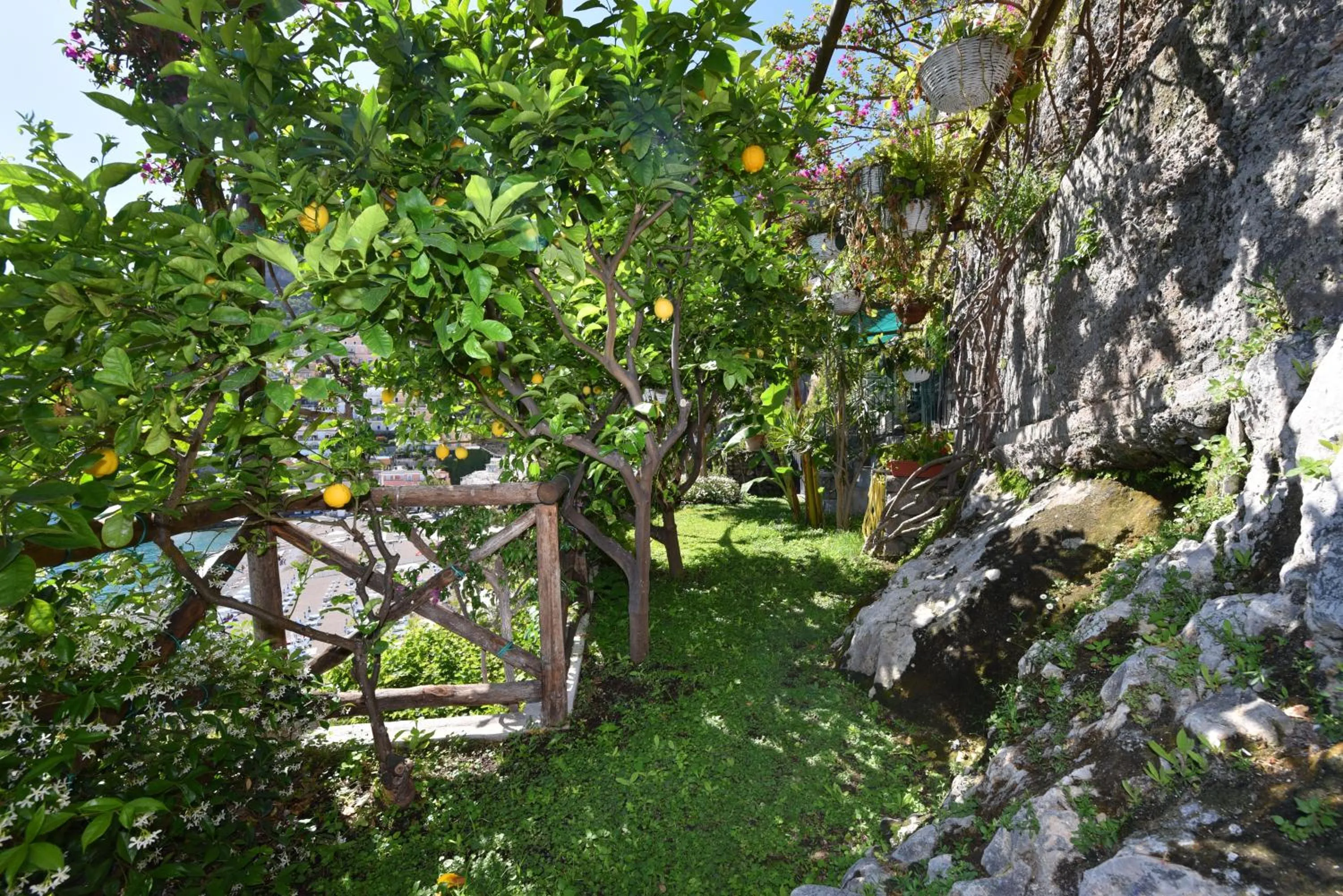 Garden in Villa Boheme Exclusive Luxury Suites