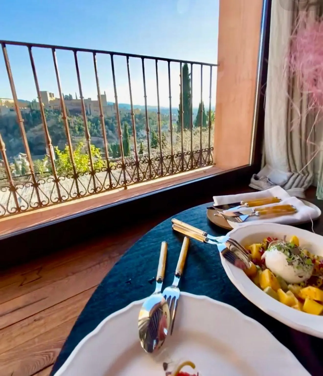 Food in La Casa JuanRanas