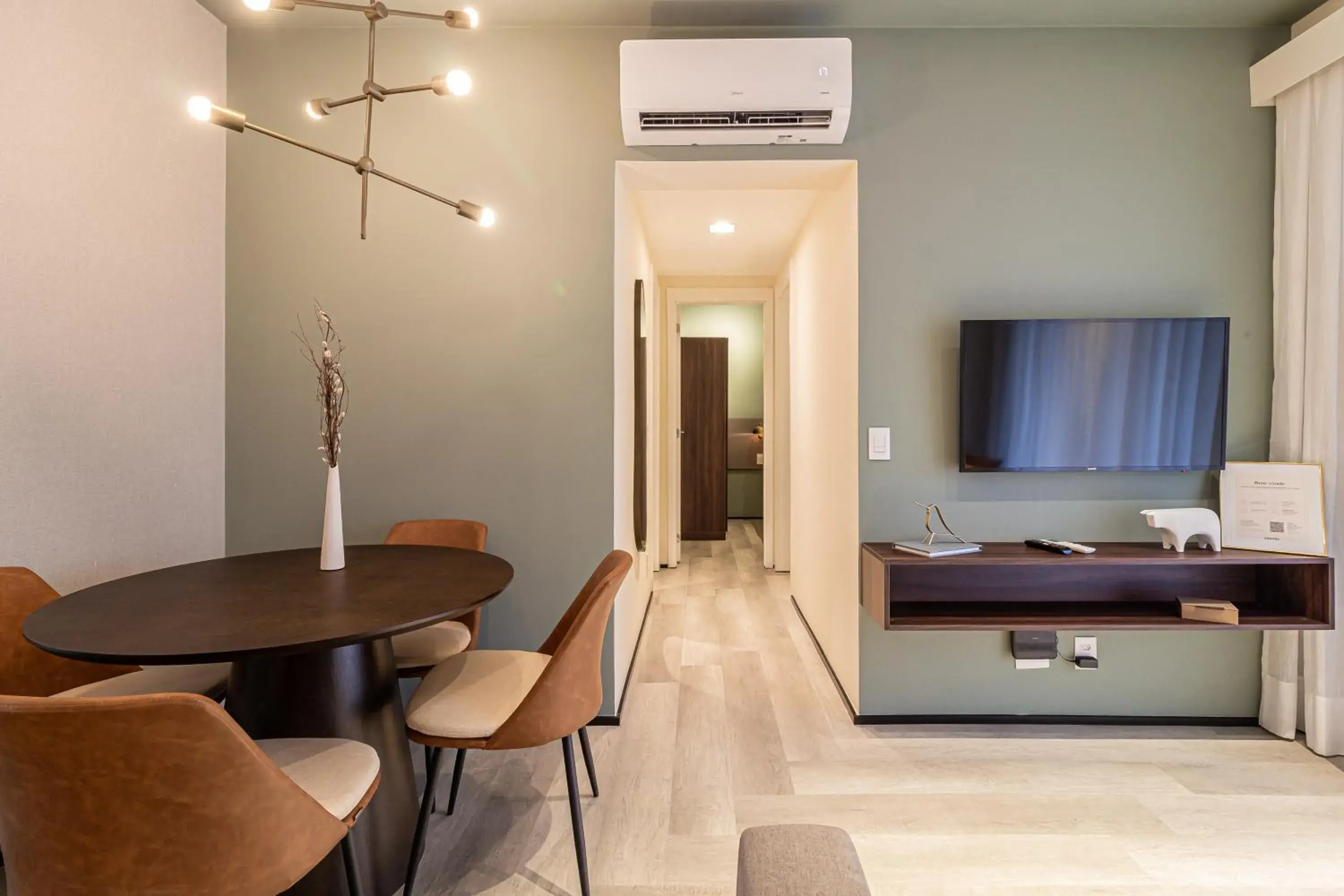 Two-Bedroom Apartment in Iconyc House of Charlie Two-Bedroom Apartment in Iconyc House of Charlie