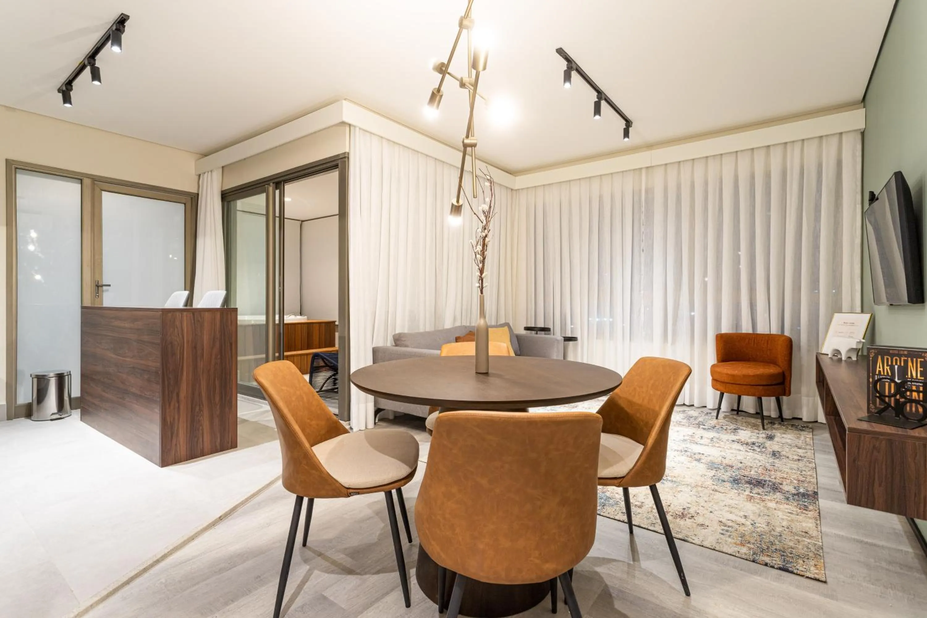 TV and multimedia in Iconyc House of Charlie