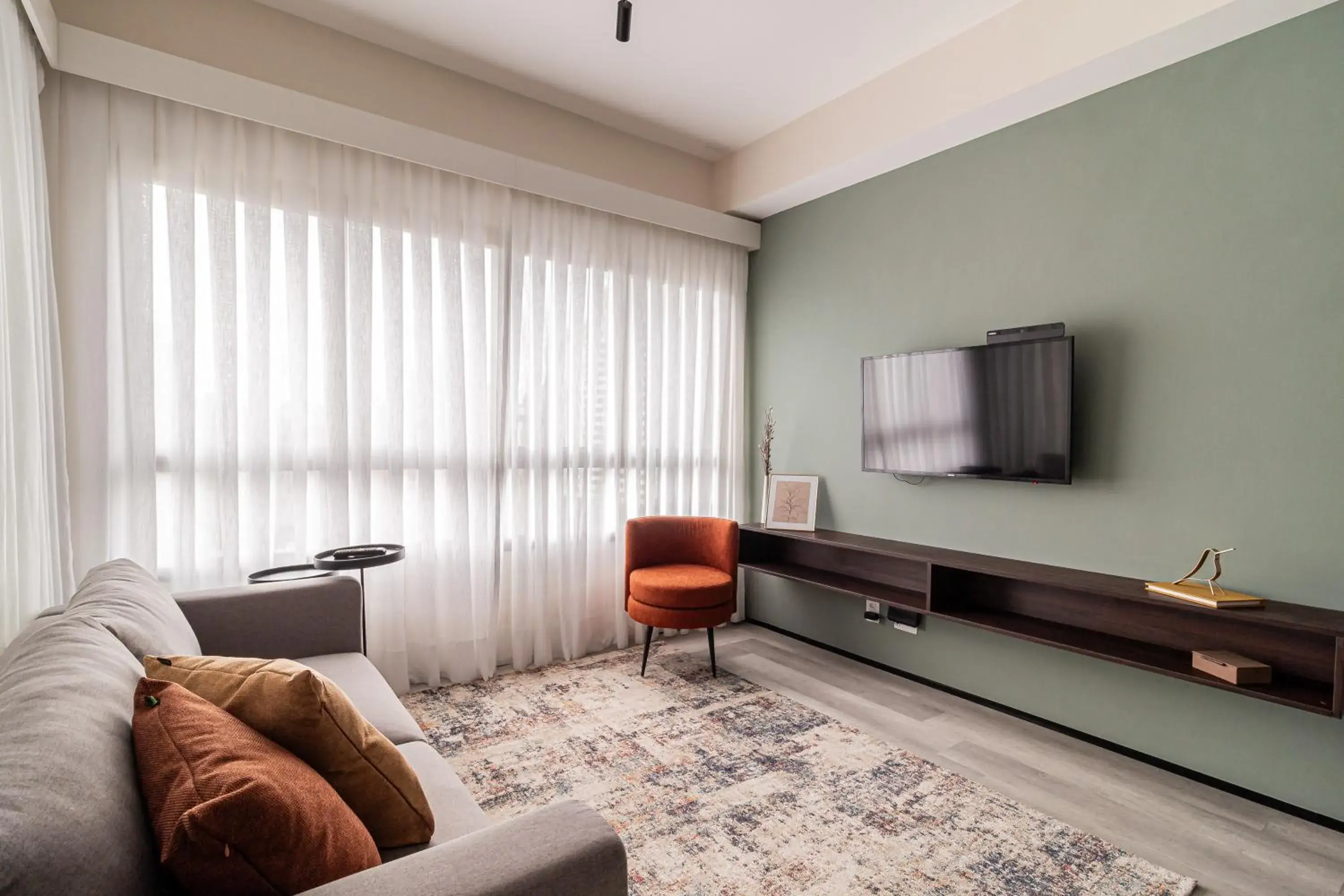 Duplex Apartment in Iconyc House of Charlie Duplex Apartment in Iconyc House of Charlie