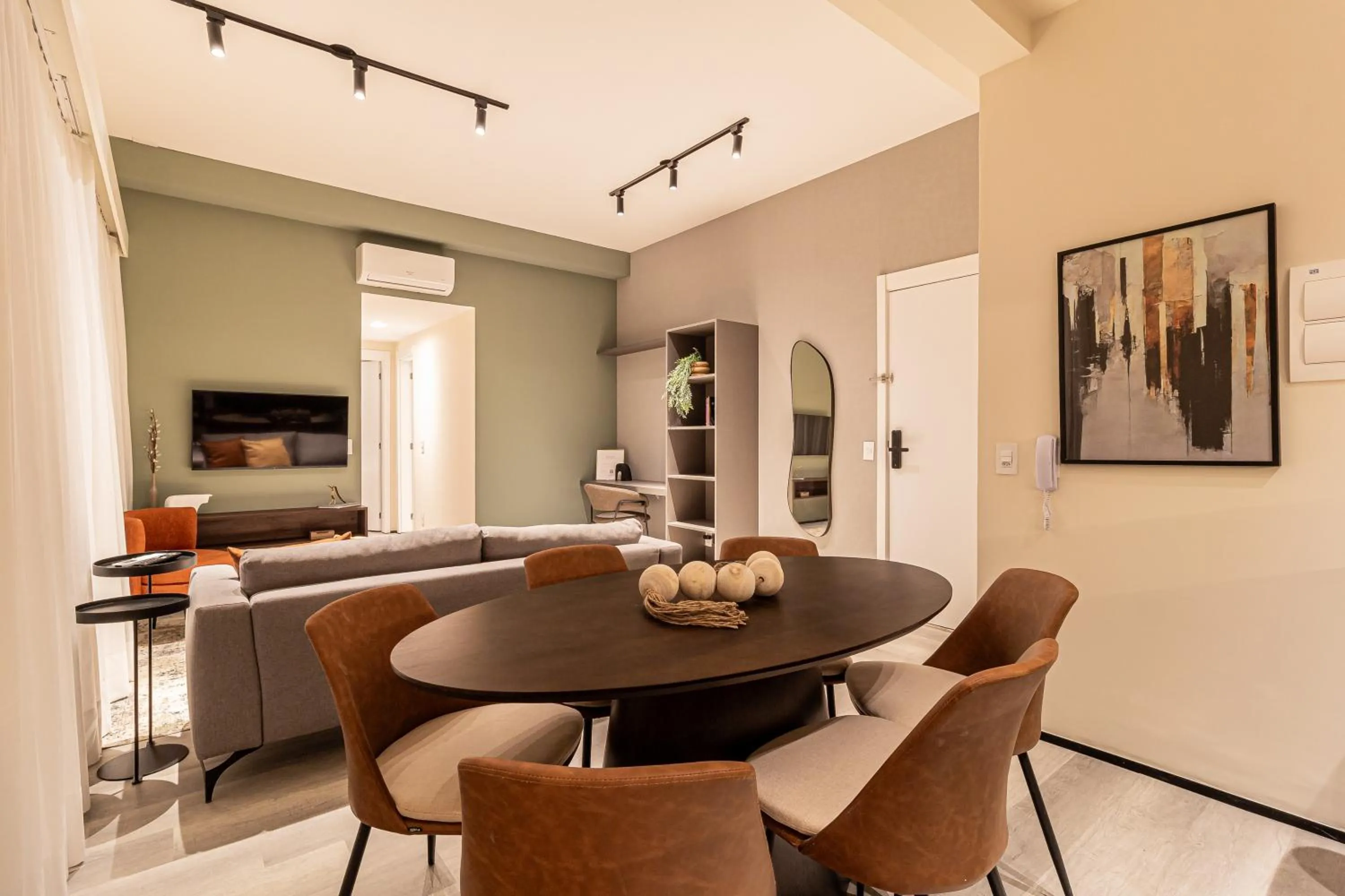 TV and multimedia in Iconyc House of Charlie