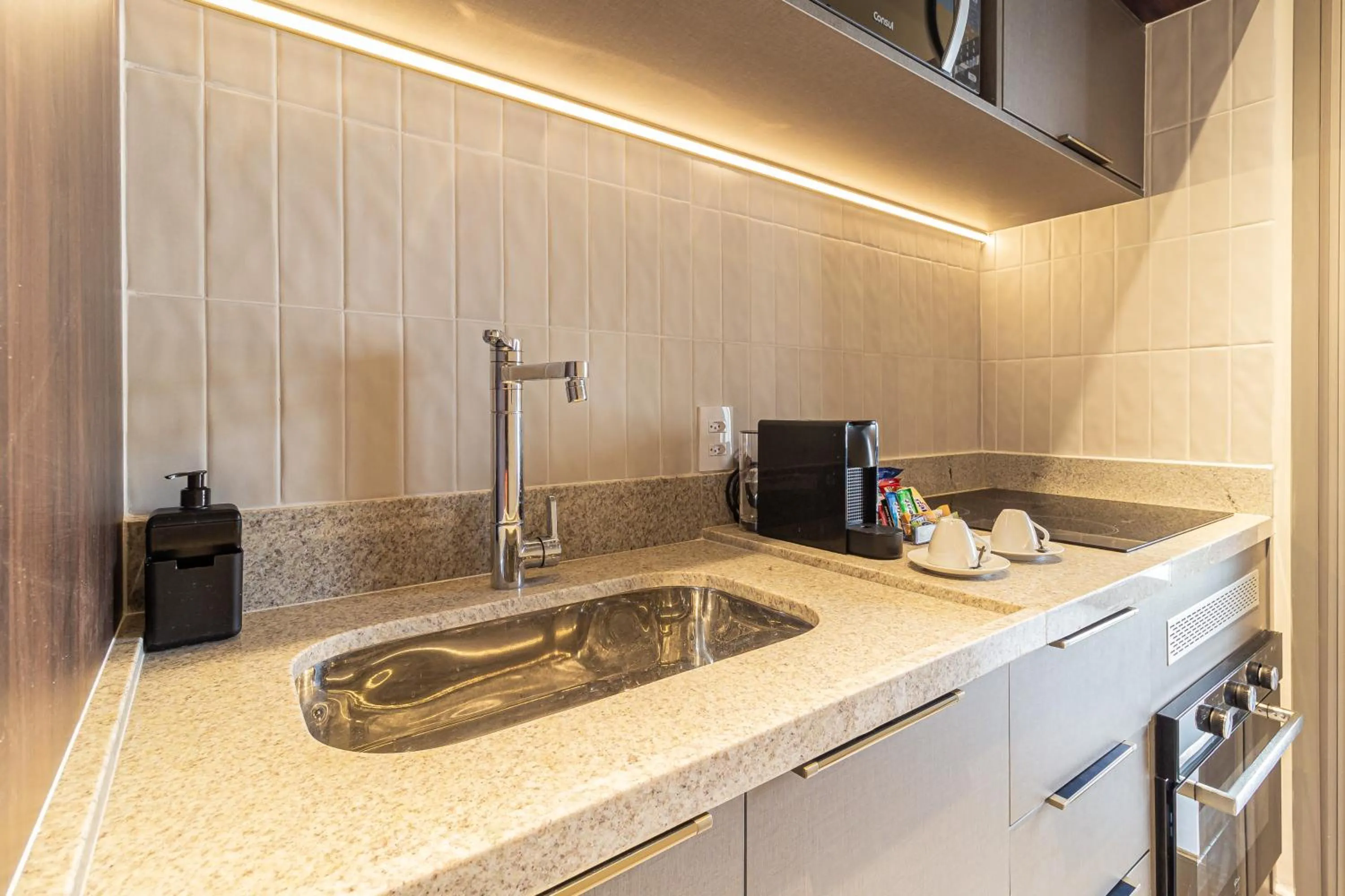 Coffee/tea facilities in Iconyc House of Charlie