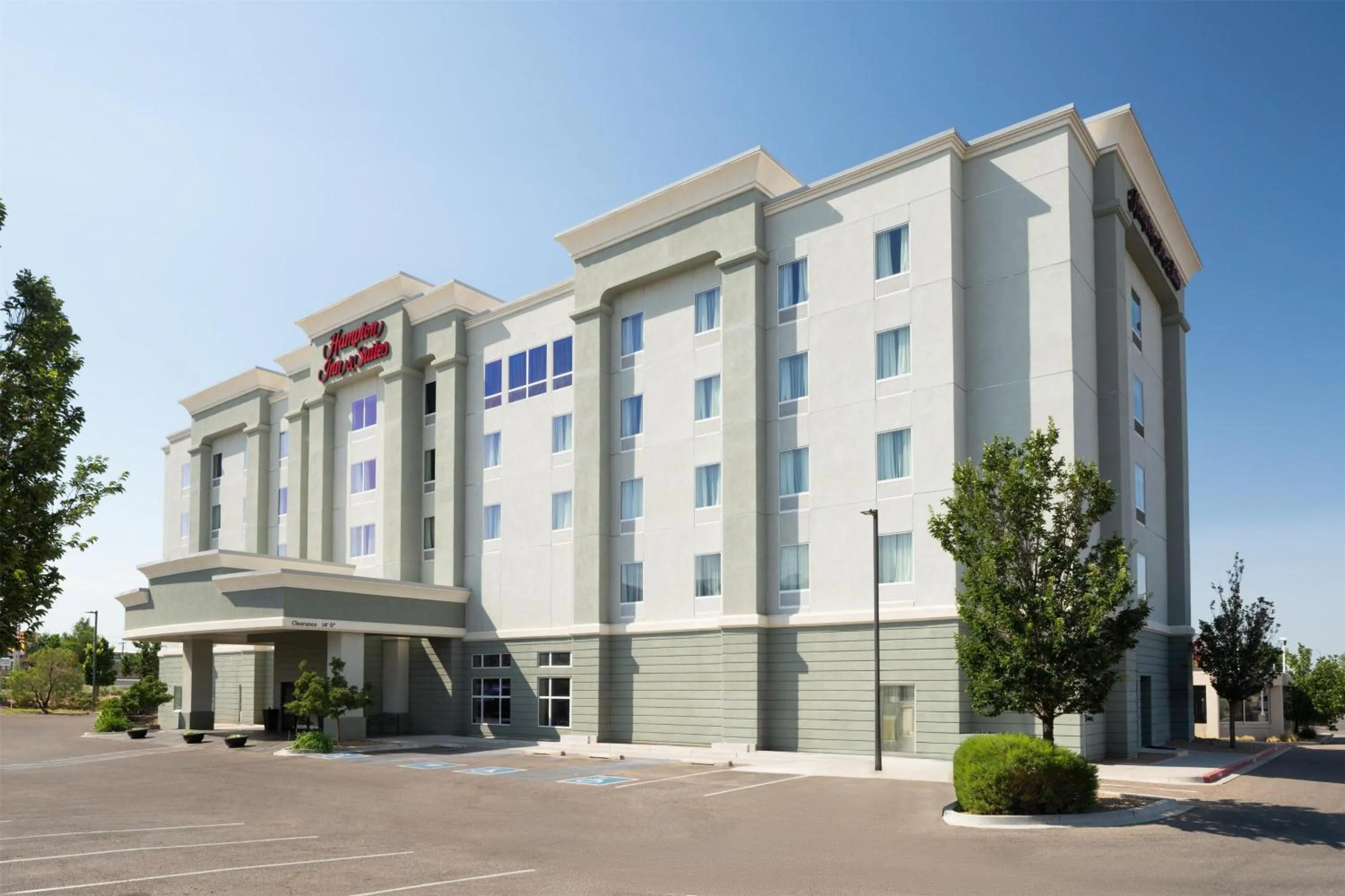 Property building in Hampton Inn & Suites Albuquerque North/I-25