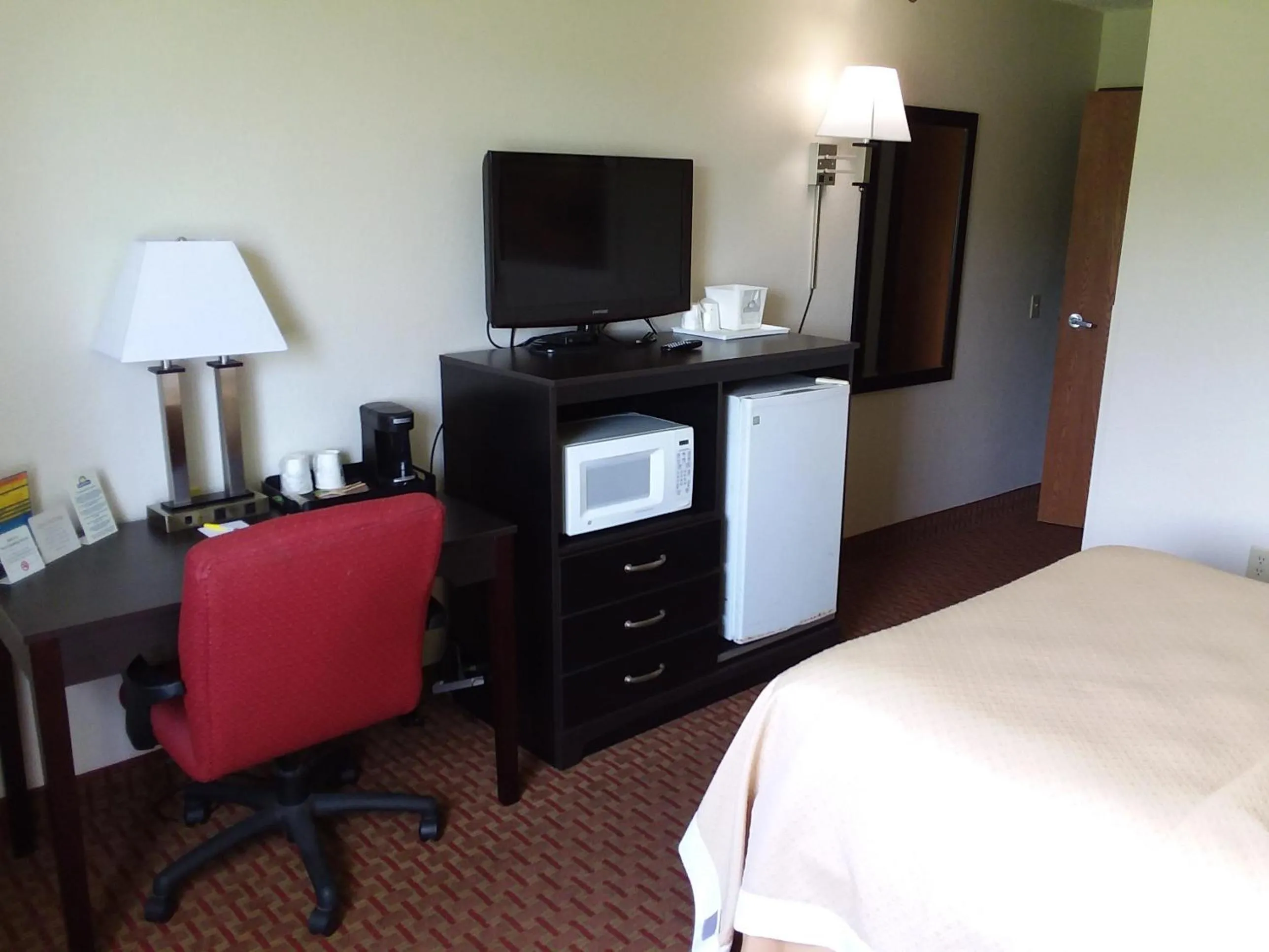 Bedroom, Bed in Days Inn by Wyndham Hornell NY