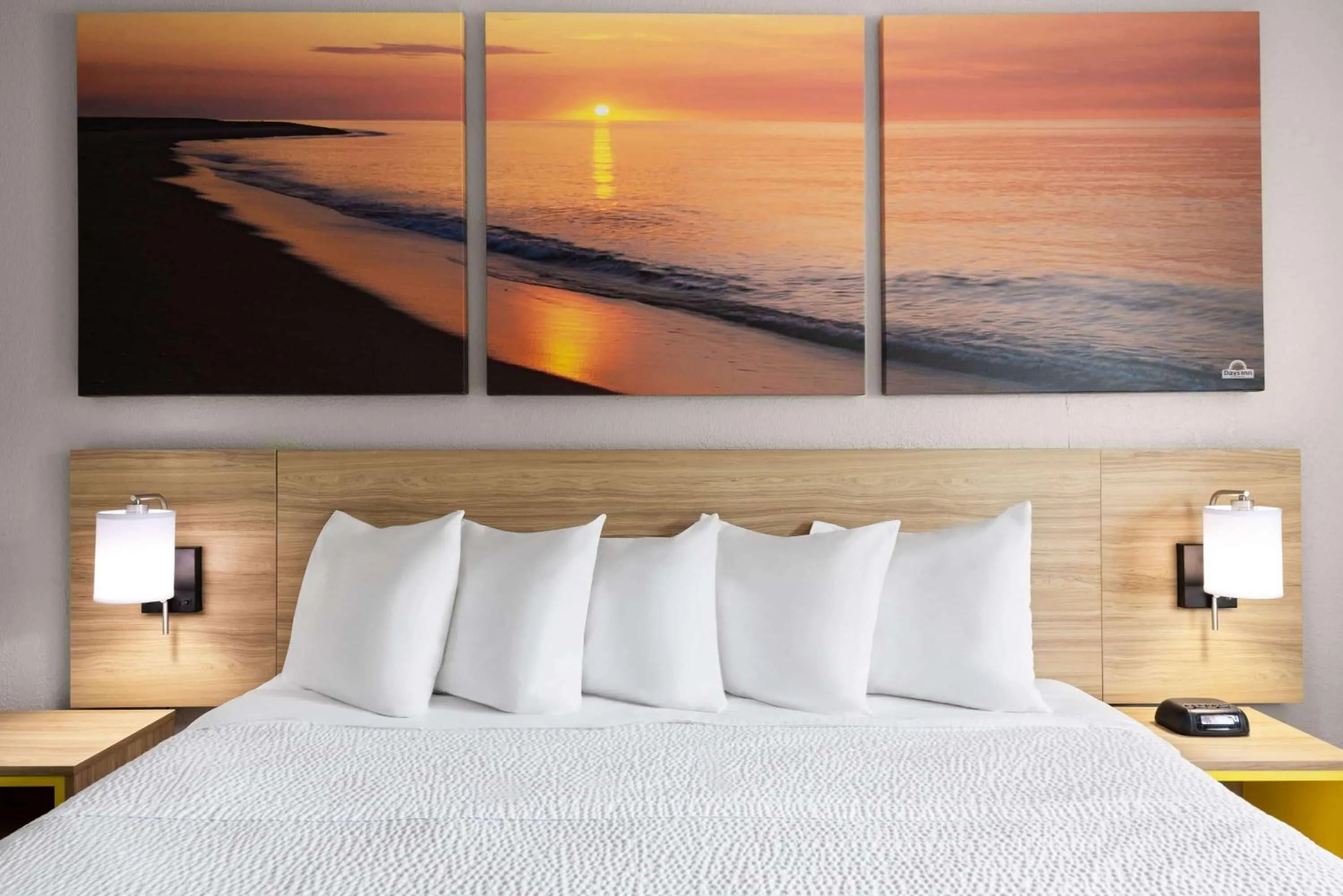 Photo of the whole room, Bed in Days Inn by Wyndham Hornell NY