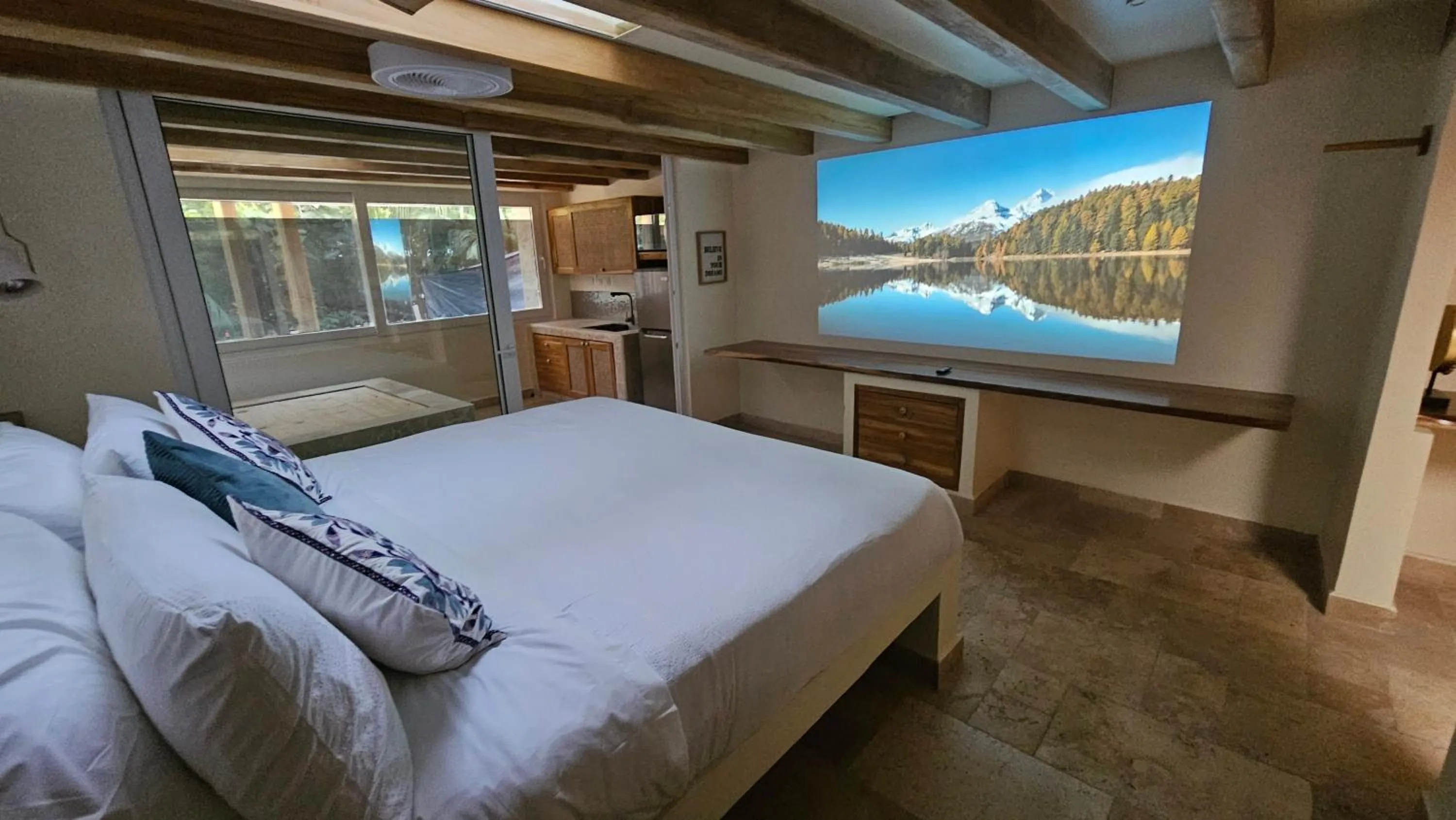 Photo of the whole room, Bed in Dreamcatcher Hotel - Live the Dream of Santa Teresa