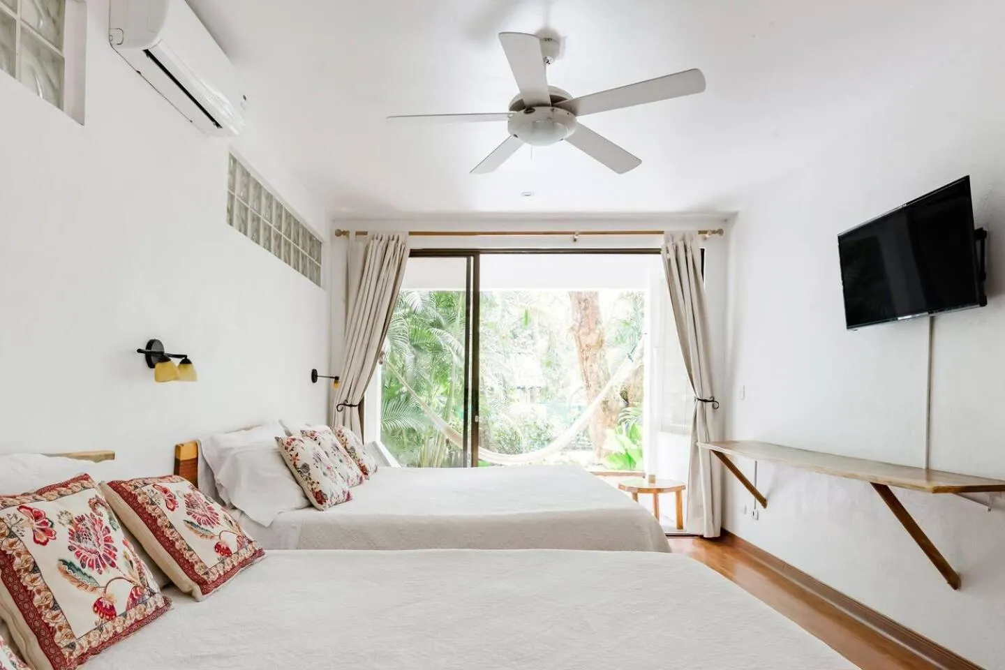 Bedroom, Bed in Dreamcatcher Hotel - Live the Dream of Santa Teresa