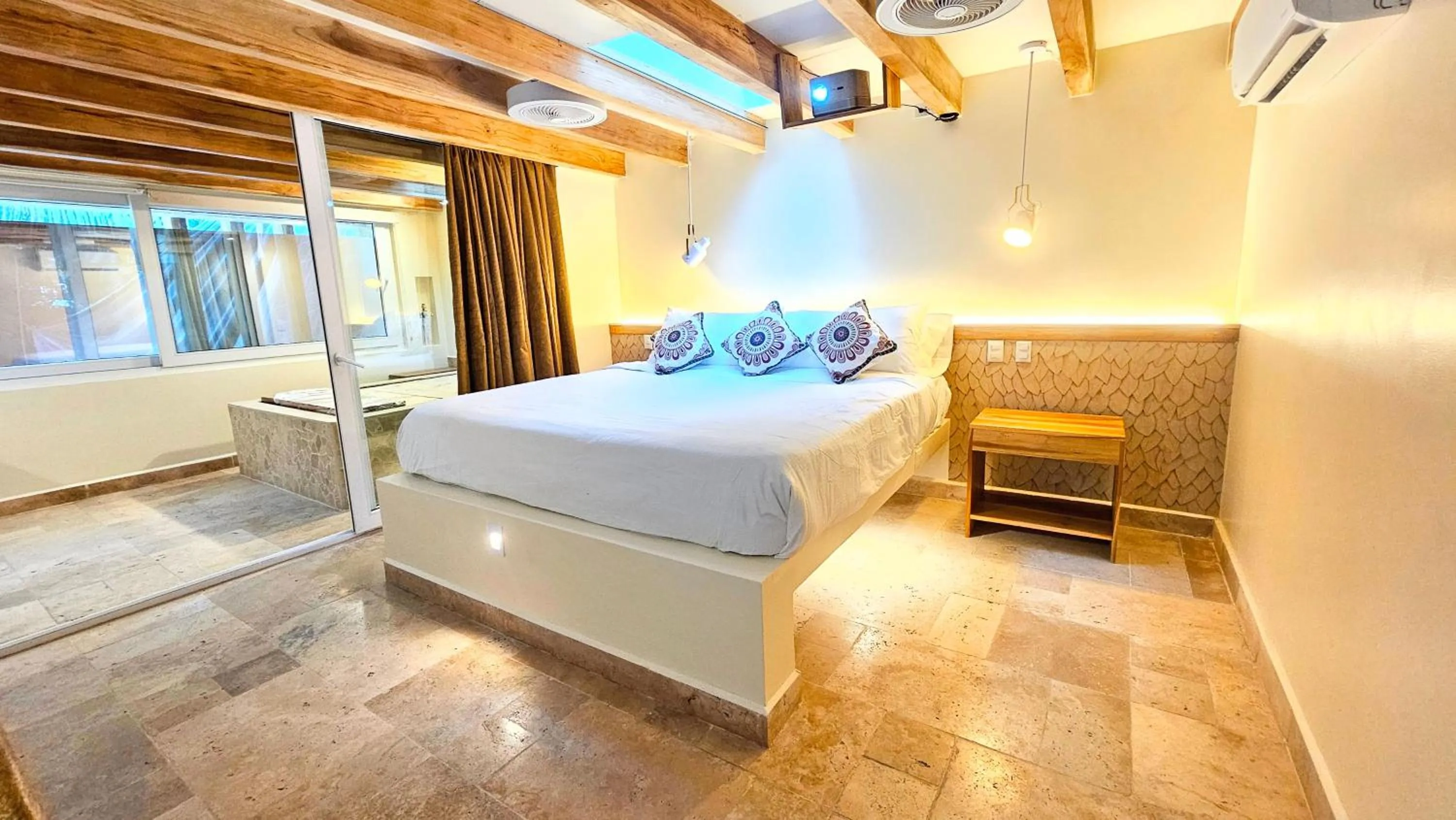 Photo of the whole room, Bed in Dreamcatcher Hotel - Live the Dream of Santa Teresa