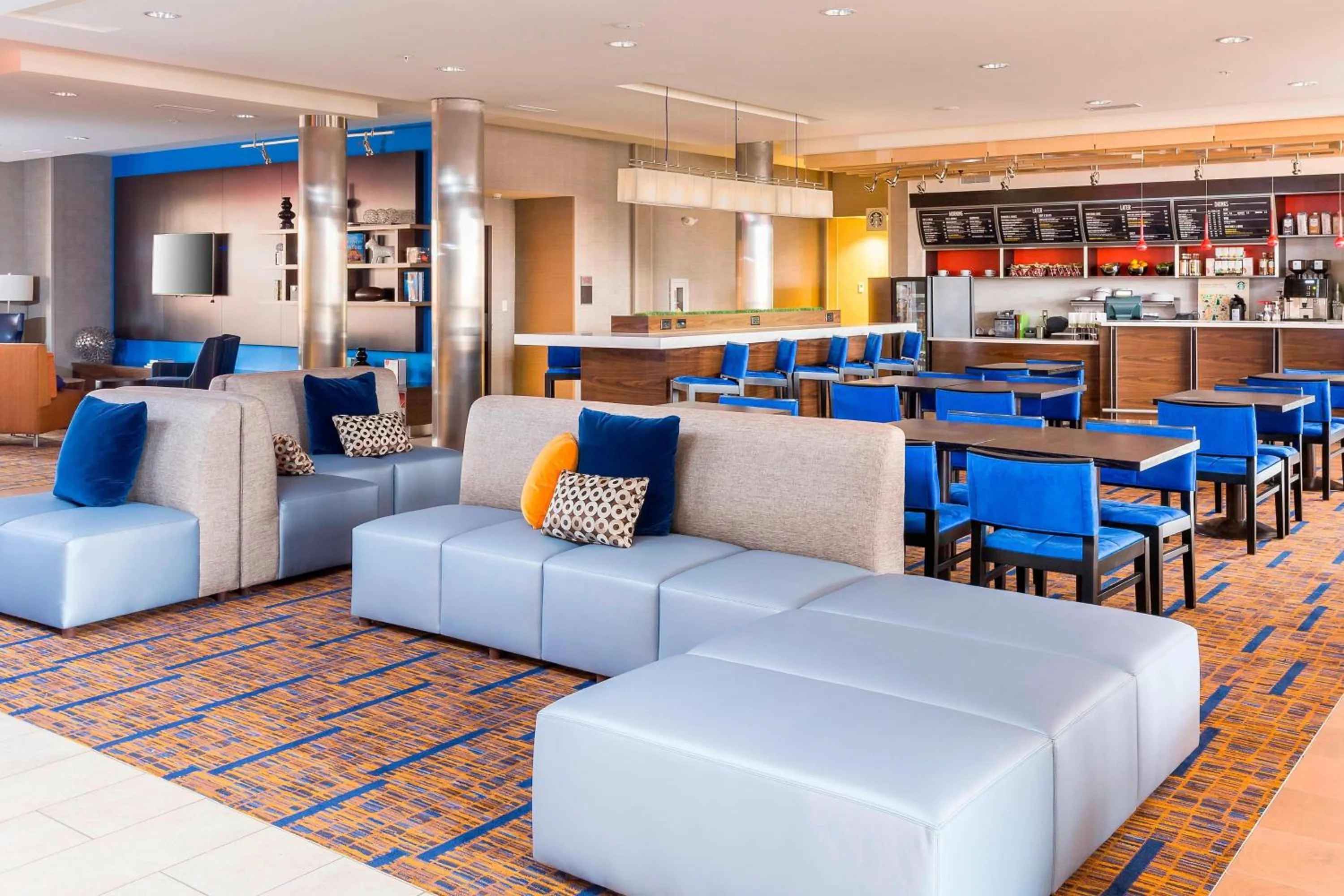 Lounge or bar in Courtyard by Marriott Bismarck North