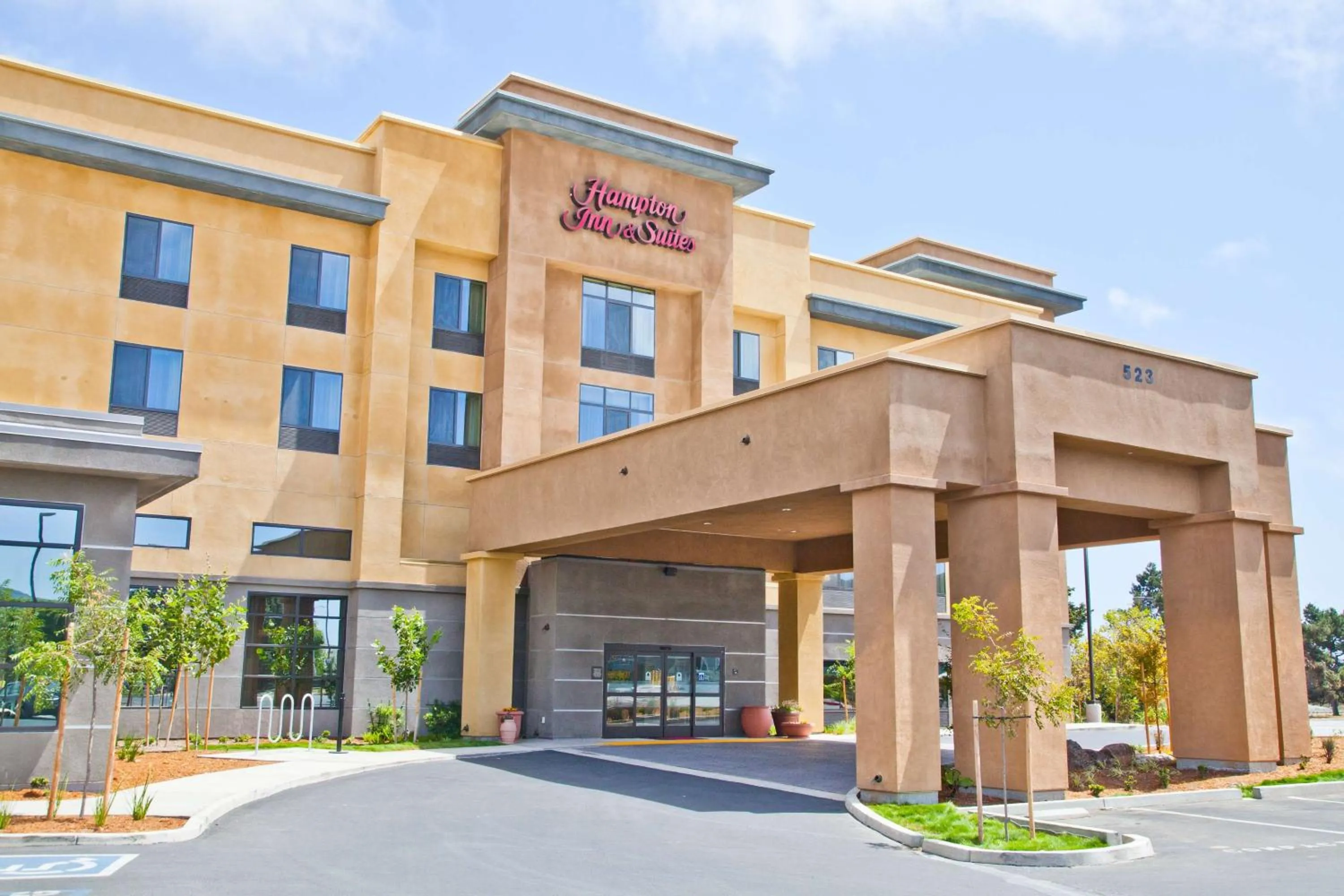 Property building in Hampton Inn & Suites Salinas