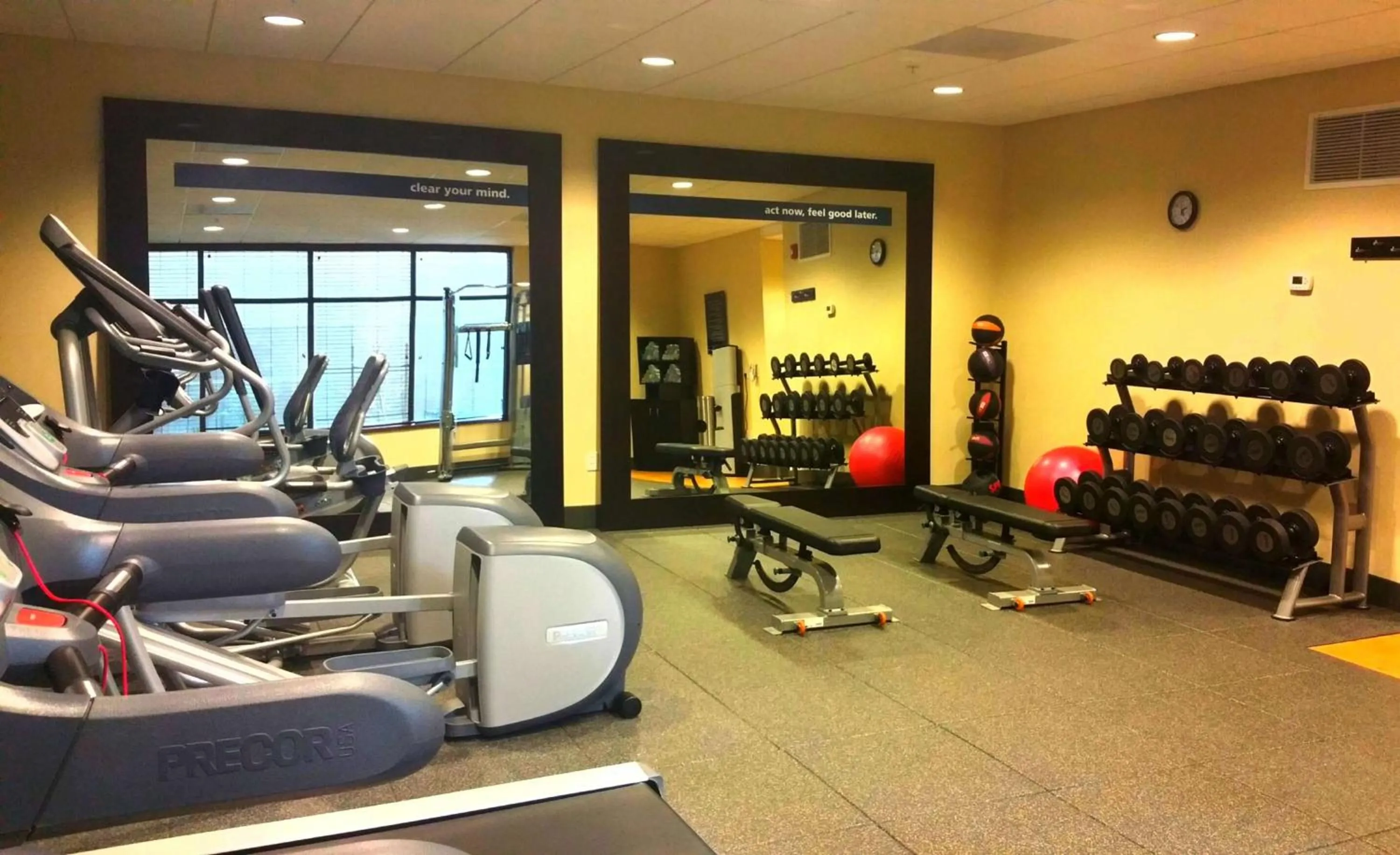 Fitness centre/facilities in Hampton Inn & Suites Salinas