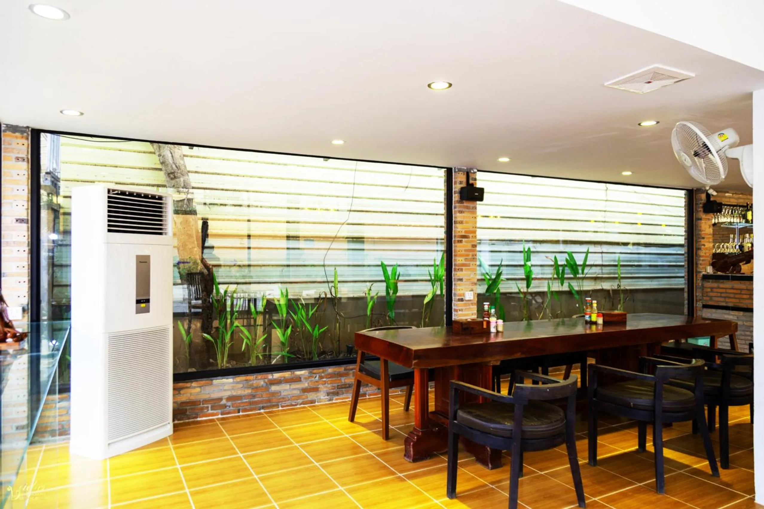 Restaurant/places to eat in Blossoming Romduol Boutique