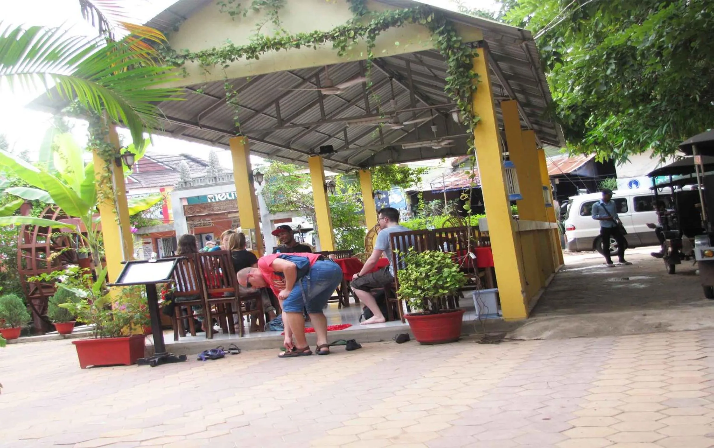 Restaurant/places to eat in Blossoming Romduol Boutique