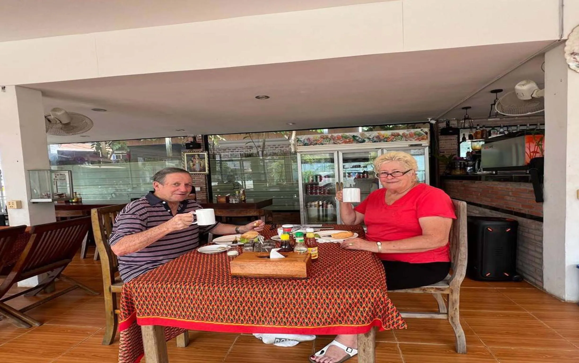 Restaurant/places to eat in Blossoming Romduol Boutique