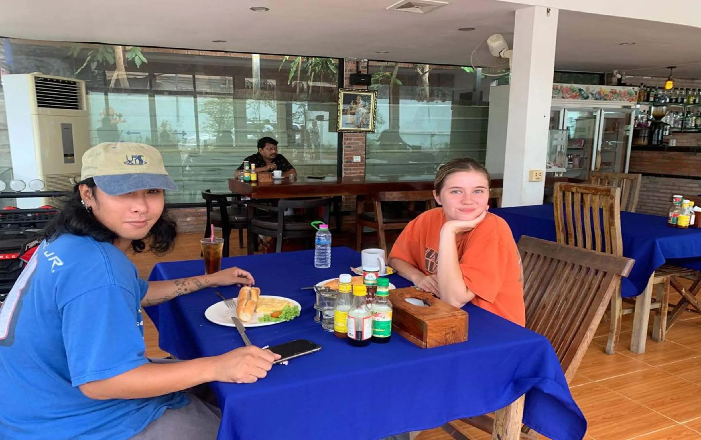 Restaurant/places to eat in Blossoming Romduol Boutique